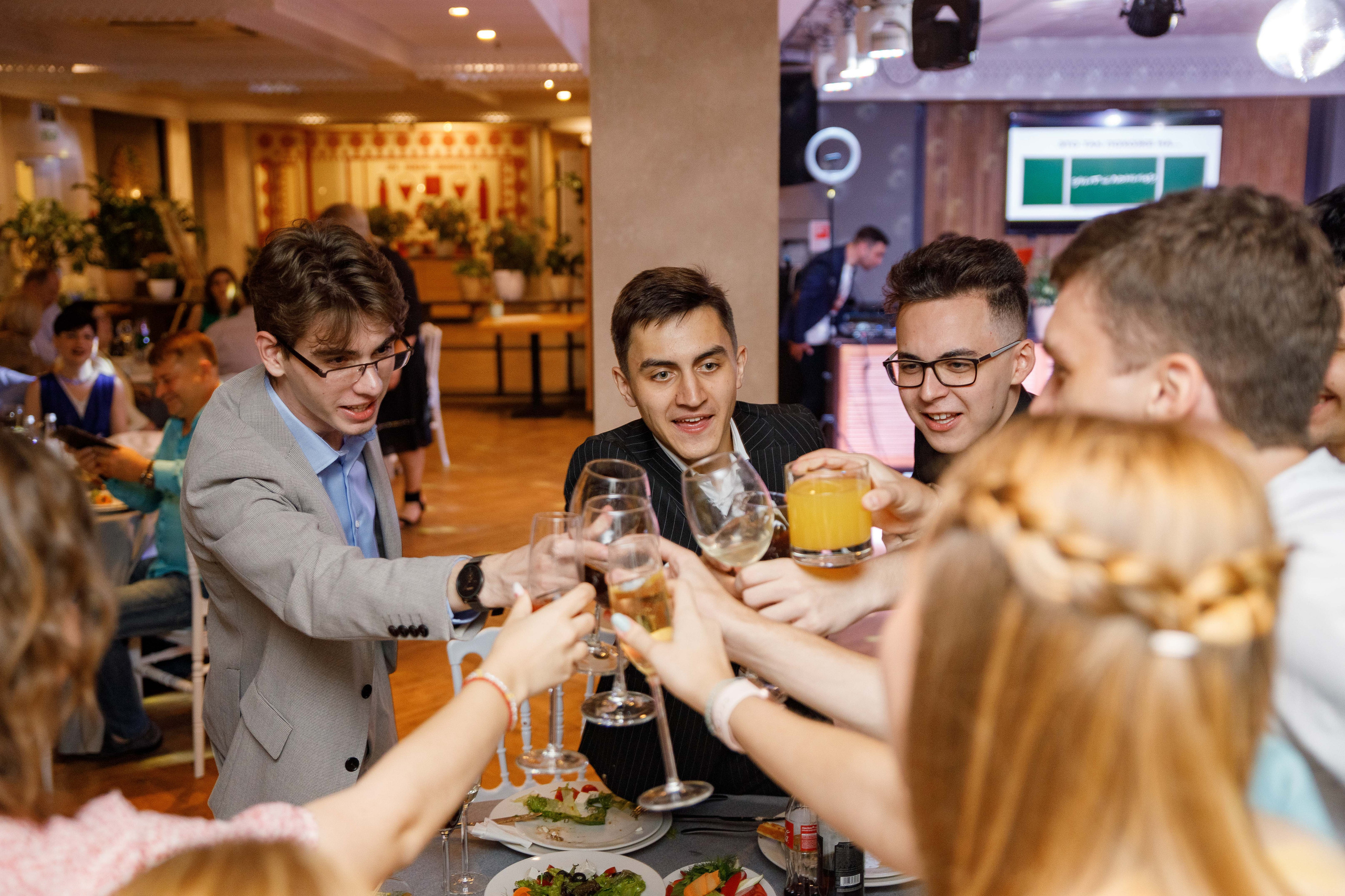 Выпускной. Ресторан Разговоры. Фотограф Андрей Баксов