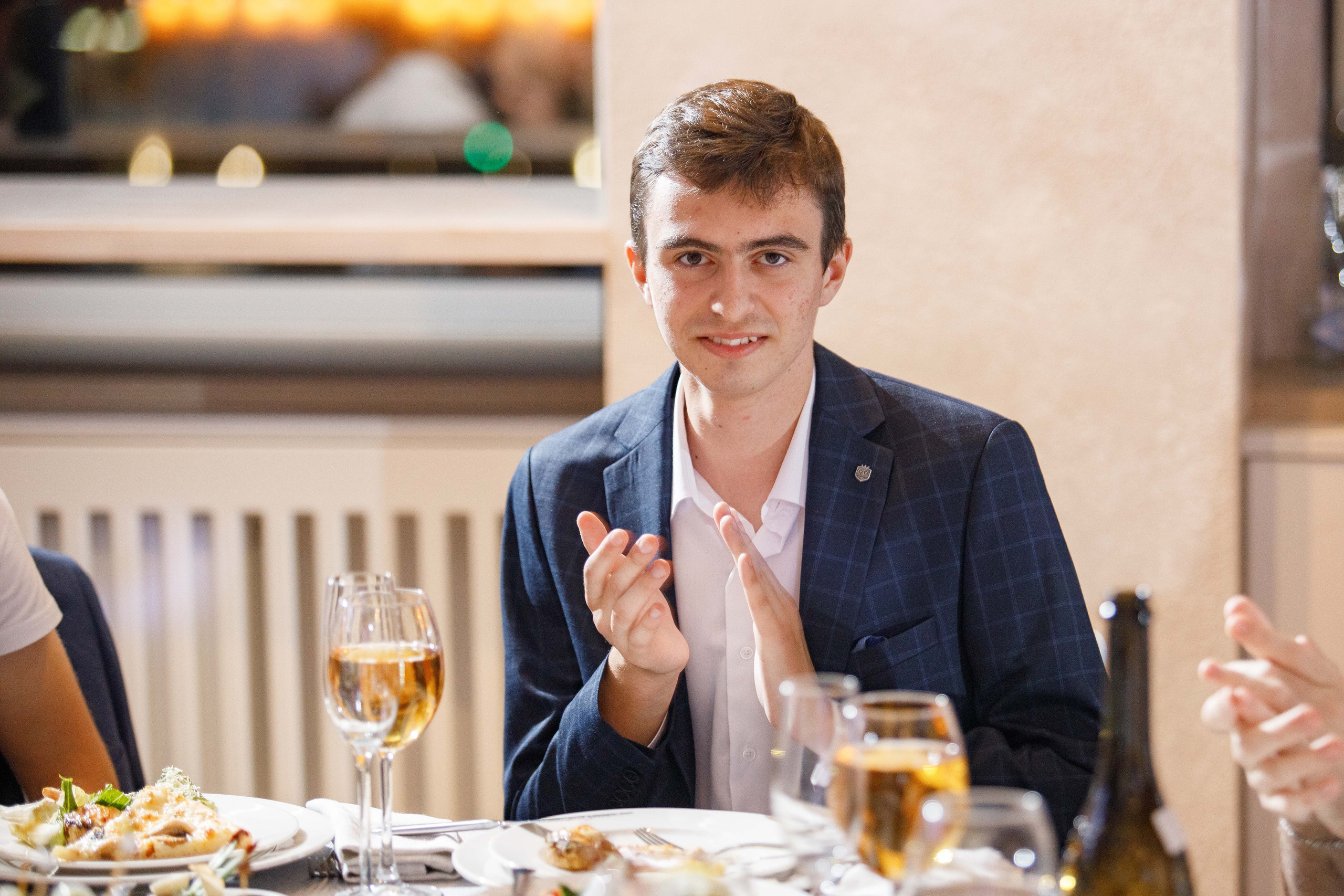 Выпускной. Ресторан Разговоры. Фотограф Андрей Баксов