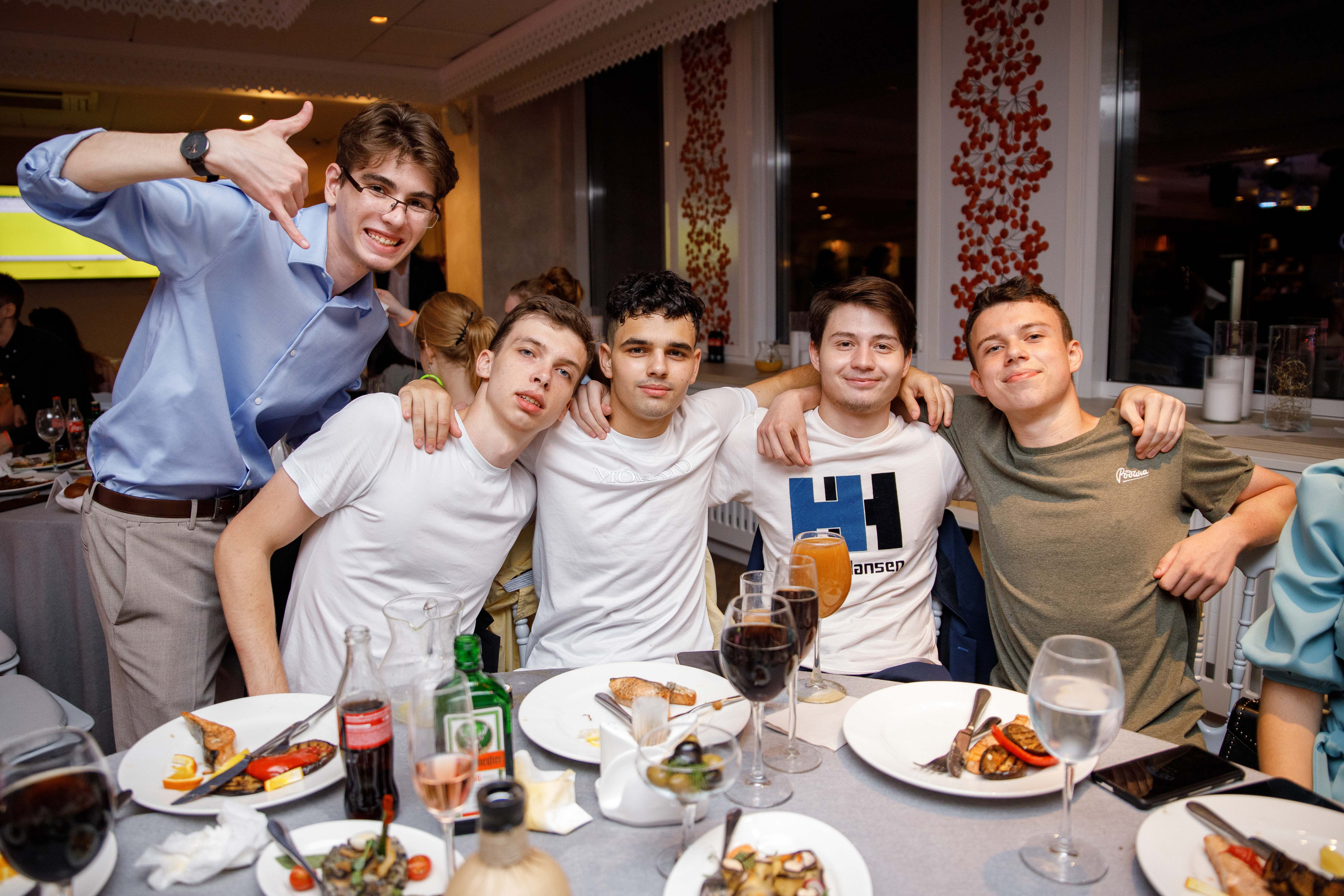 Выпускной. Ресторан Разговоры. Фотограф Андрей Баксов