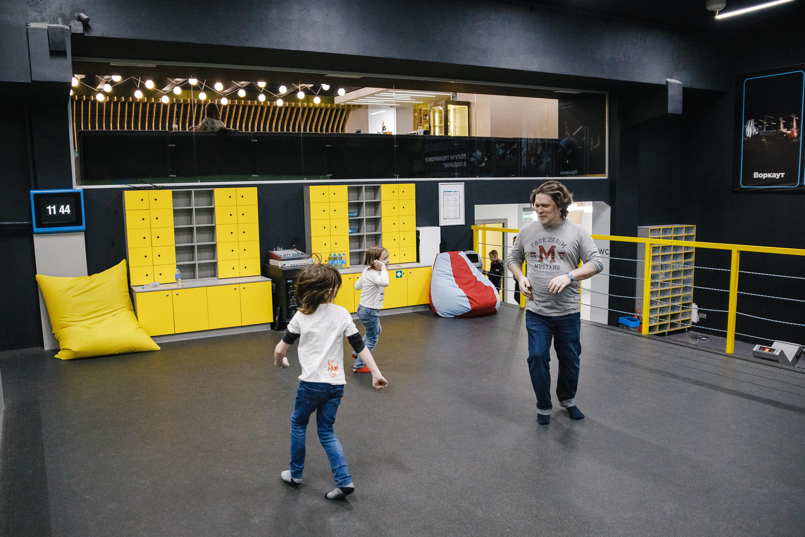 ДР Ильи. Fly zone. Батутный центр. Фотограф Андрей Баксов