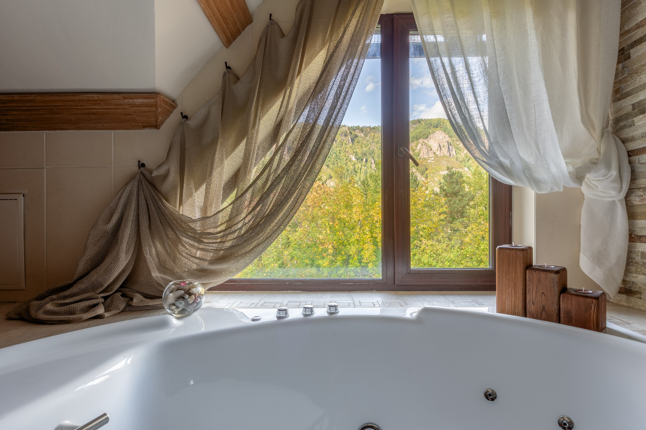 Квартира для продажи в городе Дивногорске с хоумстейджингом. Интерьерный фотограф и ретушер в Красноярске Денис Антропов