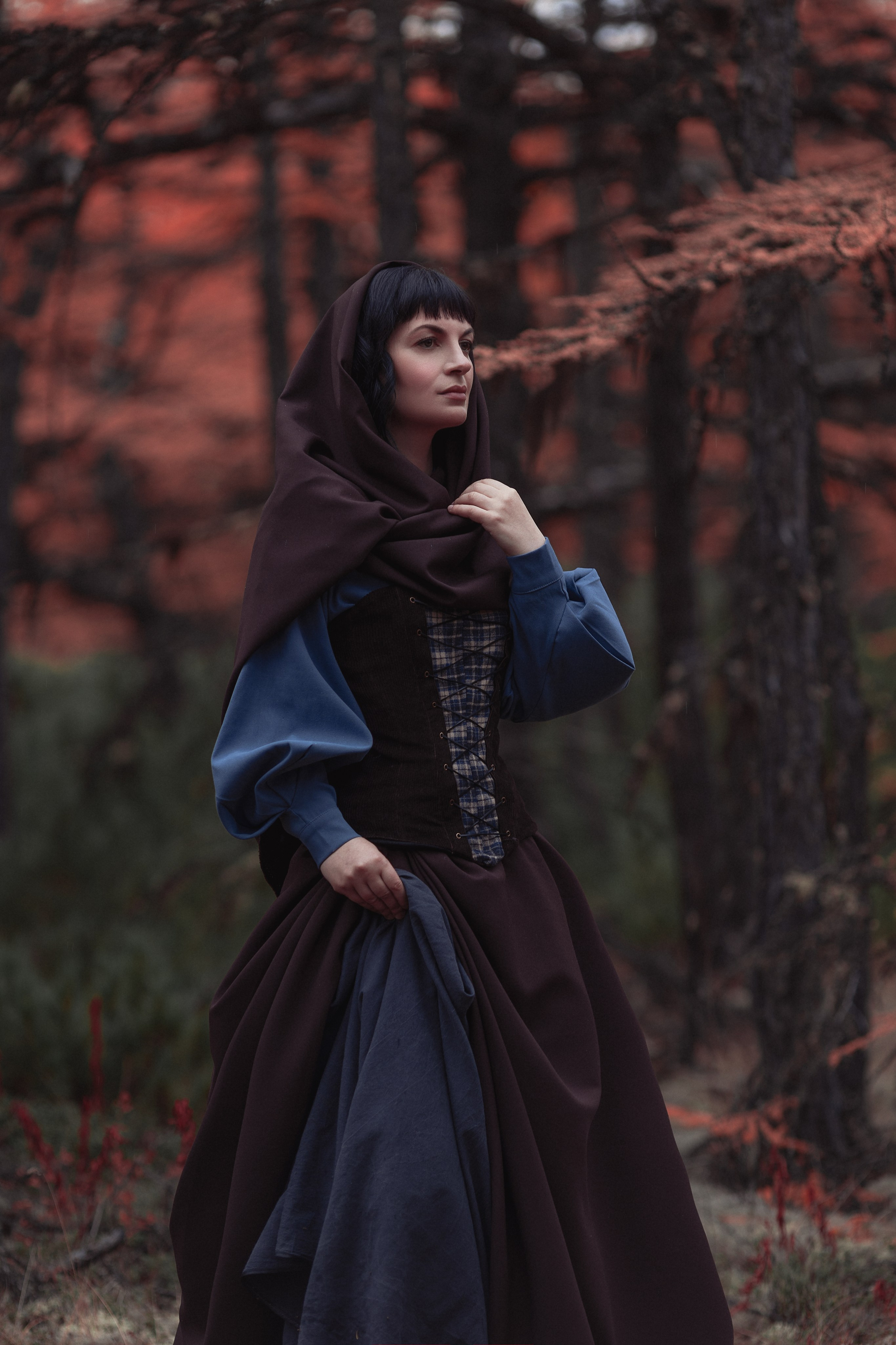 Платья из плотных тканей, тяжелые. Фотограф Алёна Яковлева