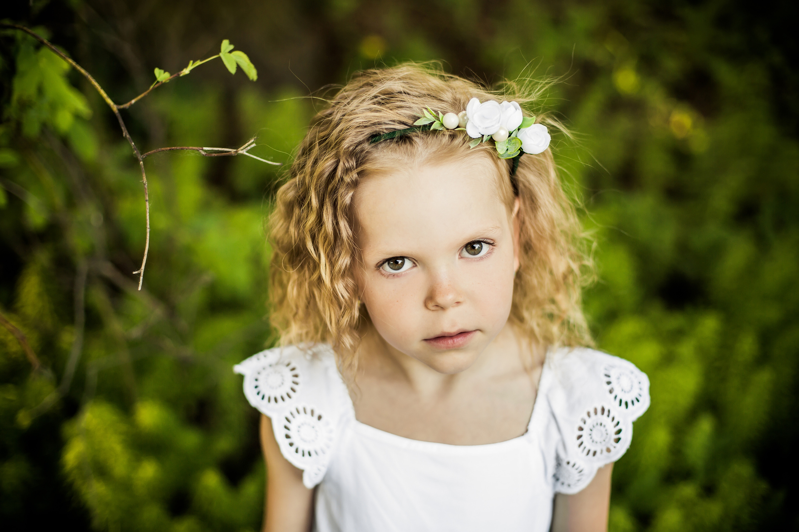 Фотосессия подруг с детьми во Всеволожске: лес и яблоневый сад. Детский, свадебный и семейный фотограф Юлия Курбатова, Санкт-Петербург