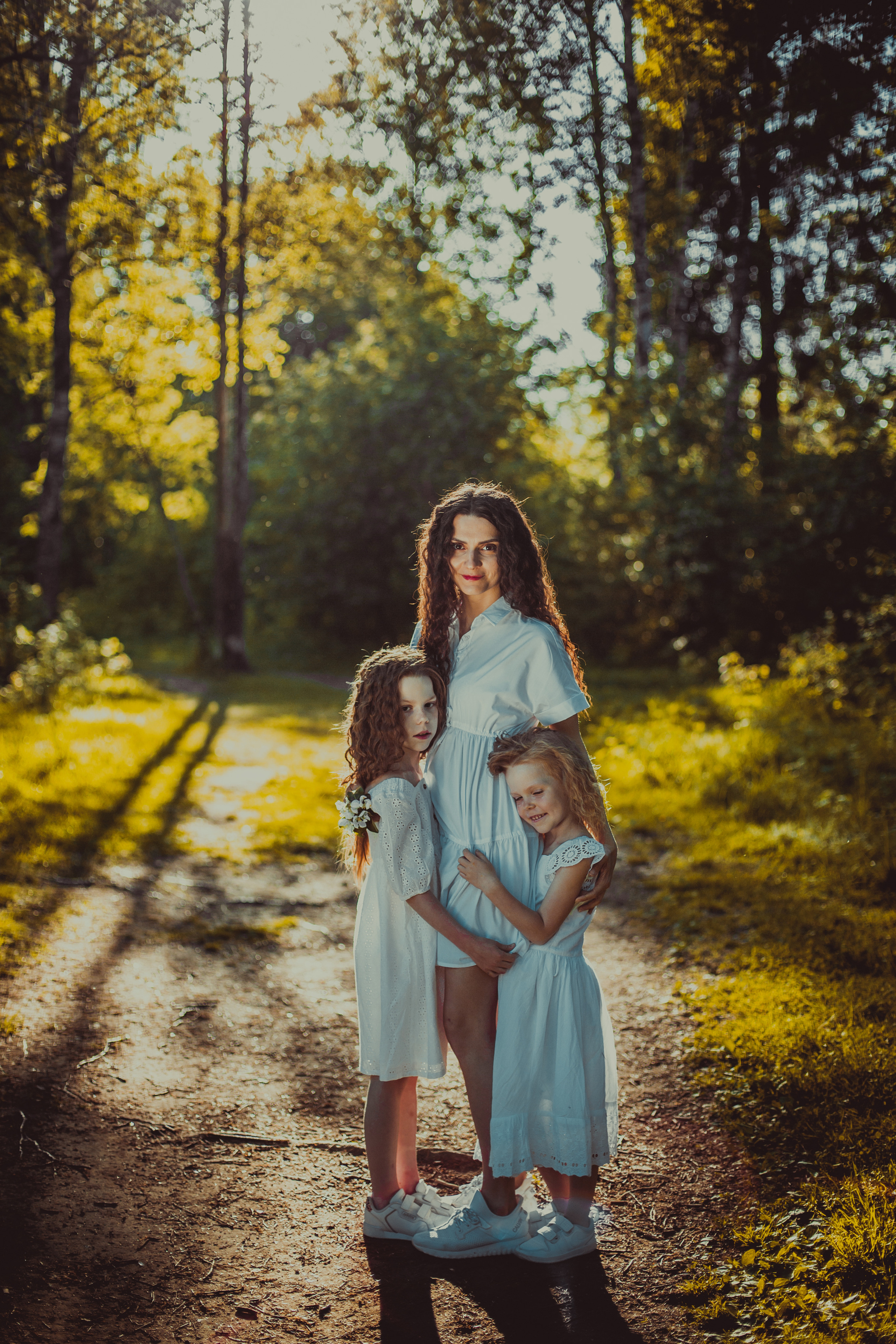 Фотосессия подруг с детьми во Всеволожске: лес и яблоневый сад. Детский, свадебный и семейный фотограф Юлия Курбатова, Санкт-Петербург