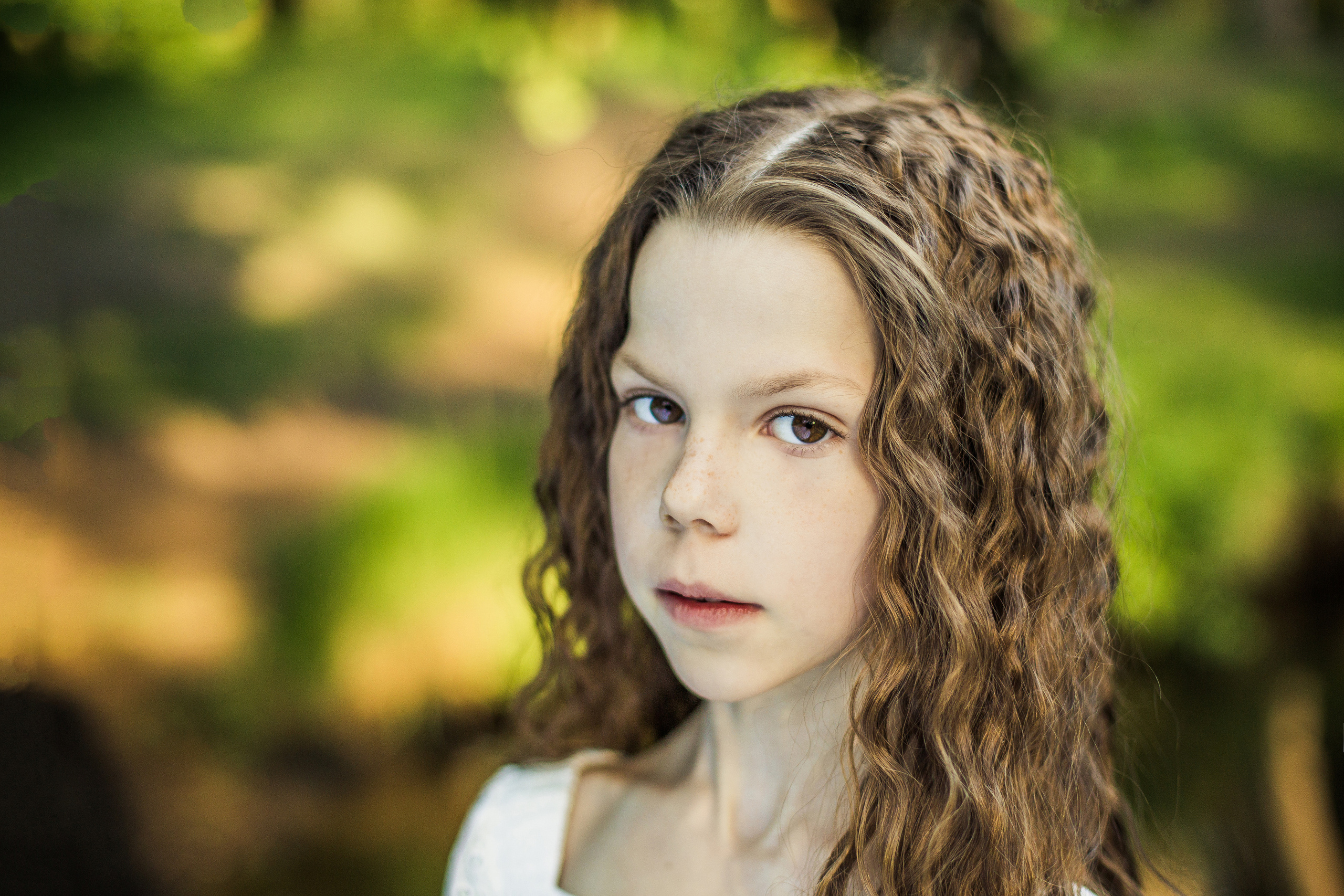 Фотосессия подруг с детьми во Всеволожске: лес и яблоневый сад. Детский, свадебный и семейный фотограф Юлия Курбатова, Санкт-Петербург