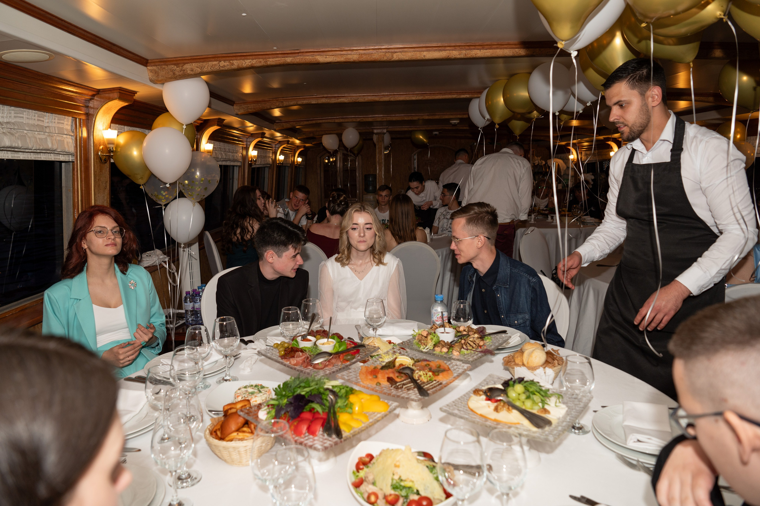 Выпускной вечер 11 класс на теплоходе. Детский и семейный фотограф г. Москва Оксана Катаджи