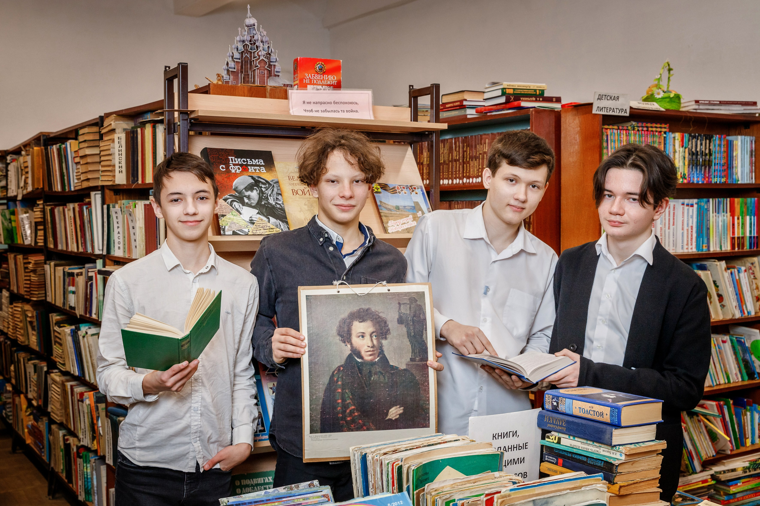 И В ШКОЛЕ ЕСТЬ ЖИЗНЬ. Марина Ушакова. Фотограф. Выпускные альбомы. г. Краснодар