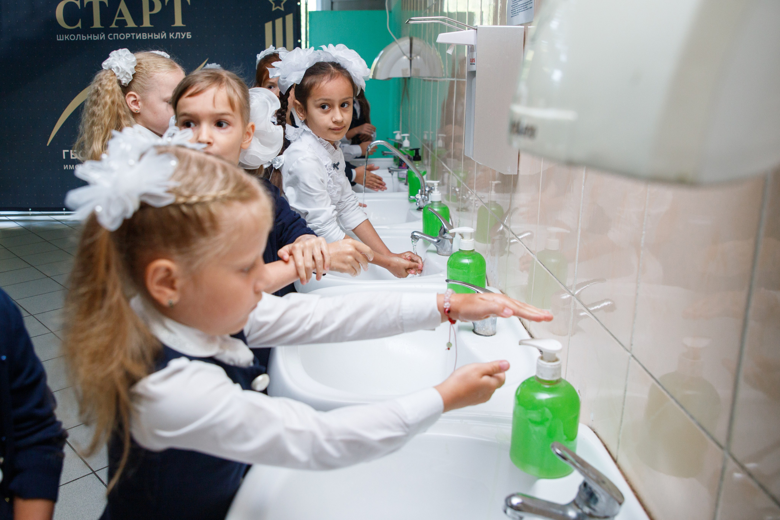 Репортажная съемка первого сентября для первоклассников. Семейный и школьный фотограф в Москве Анна Ткач