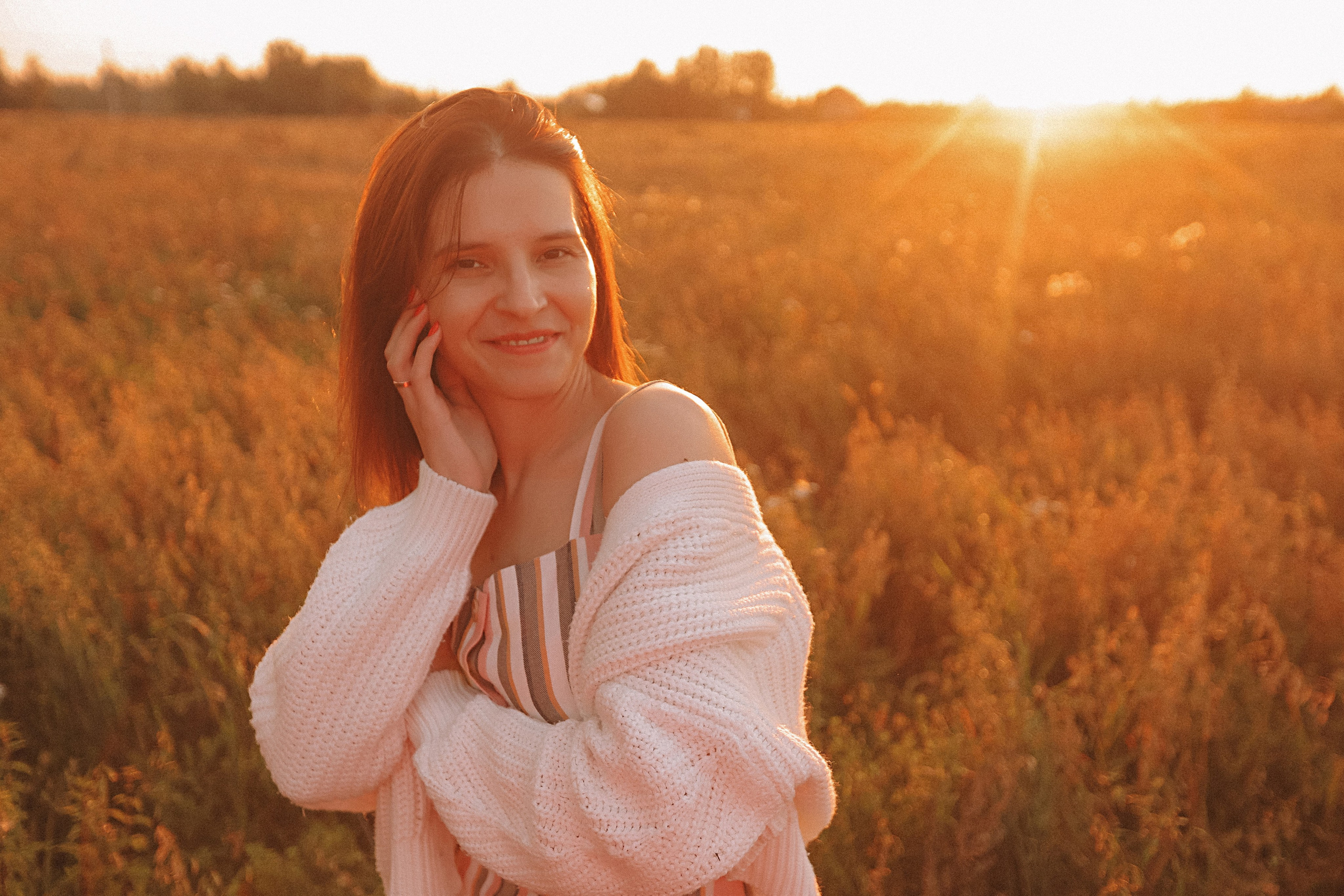 Поле love story на закате. Семейный фотограф Тюмень, фотограф на роды Салмина Мария