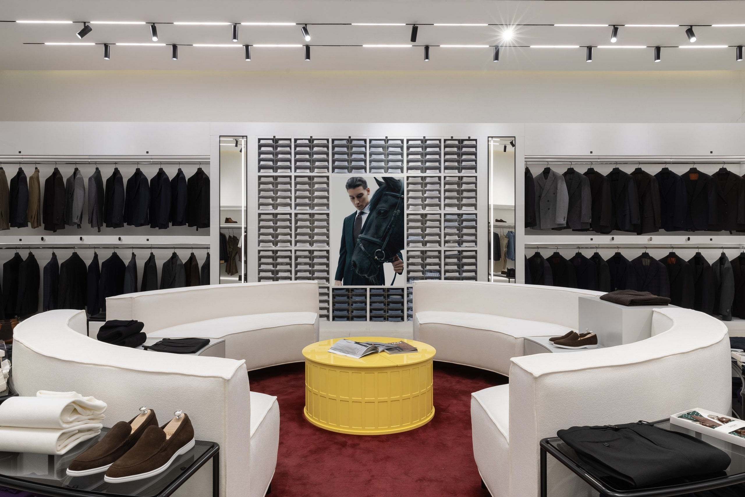 Флагманский магазин мужской одежды, бренд SHOQAN, г. Алматы