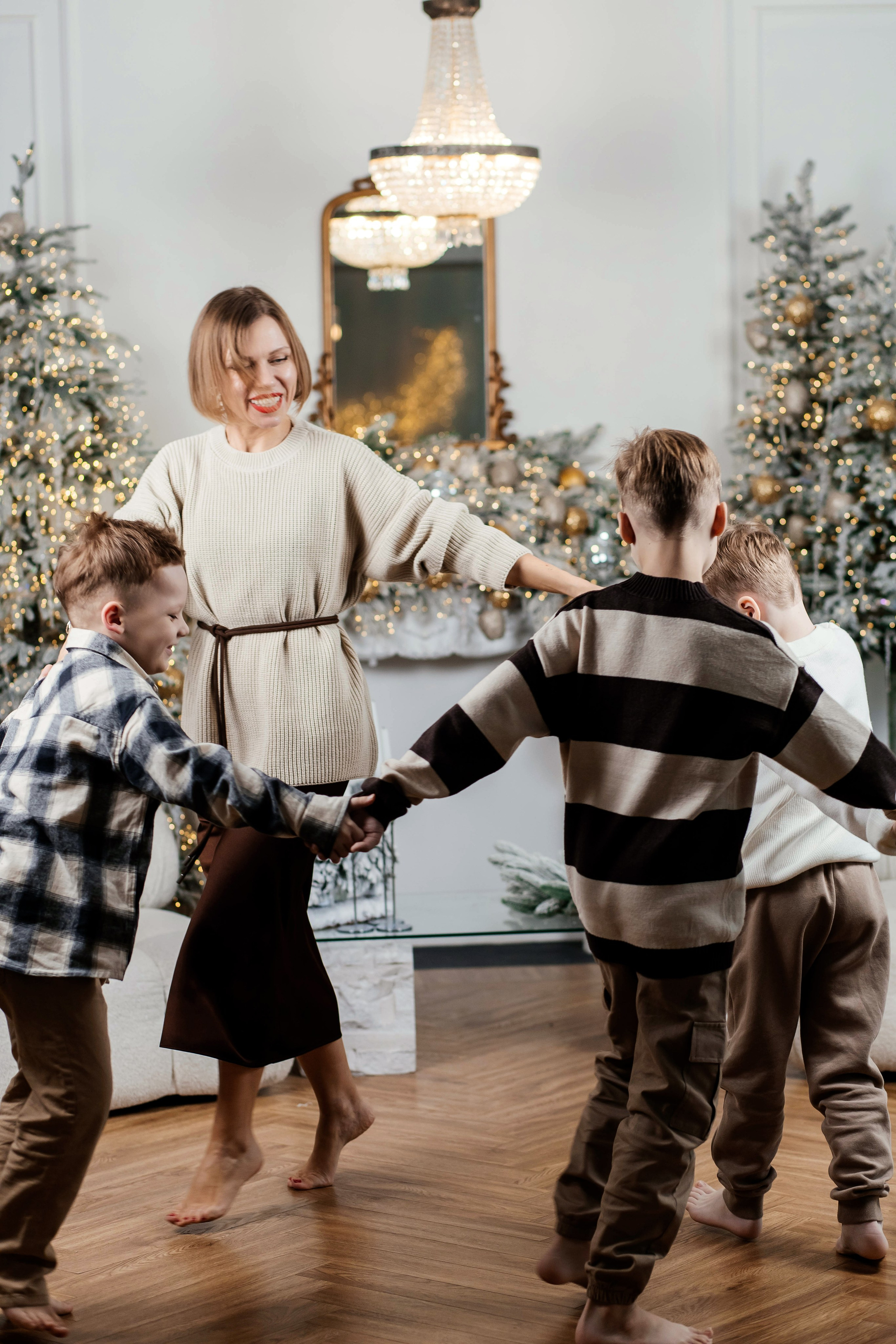 Юлия и мальчишки НГ 2026. Женский фотограф в Оренбурге Ирина Заводчикова