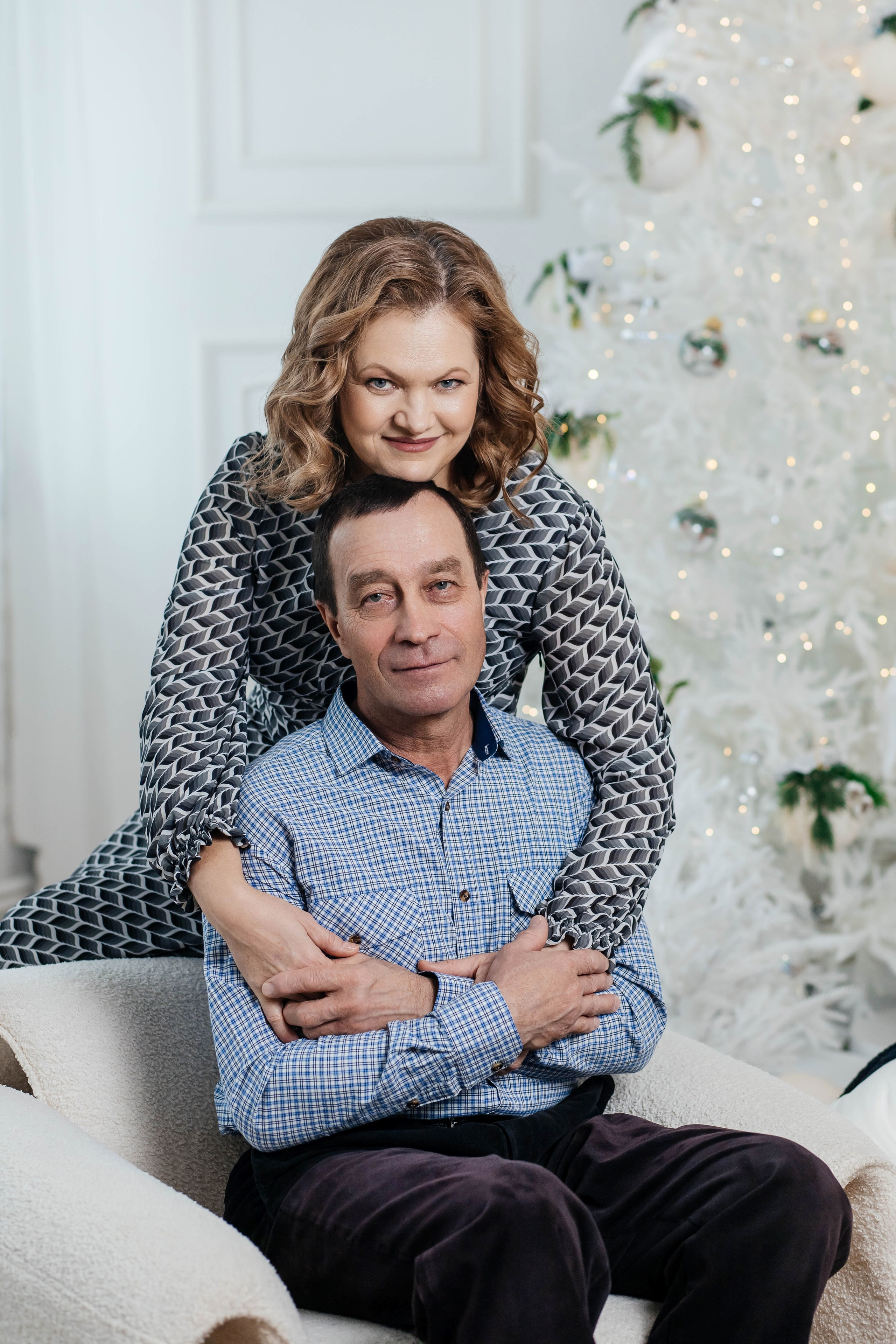 Семейная фотосессия большой семьи НГ 2026. Женский фотограф в Оренбурге Ирина Заводчикова