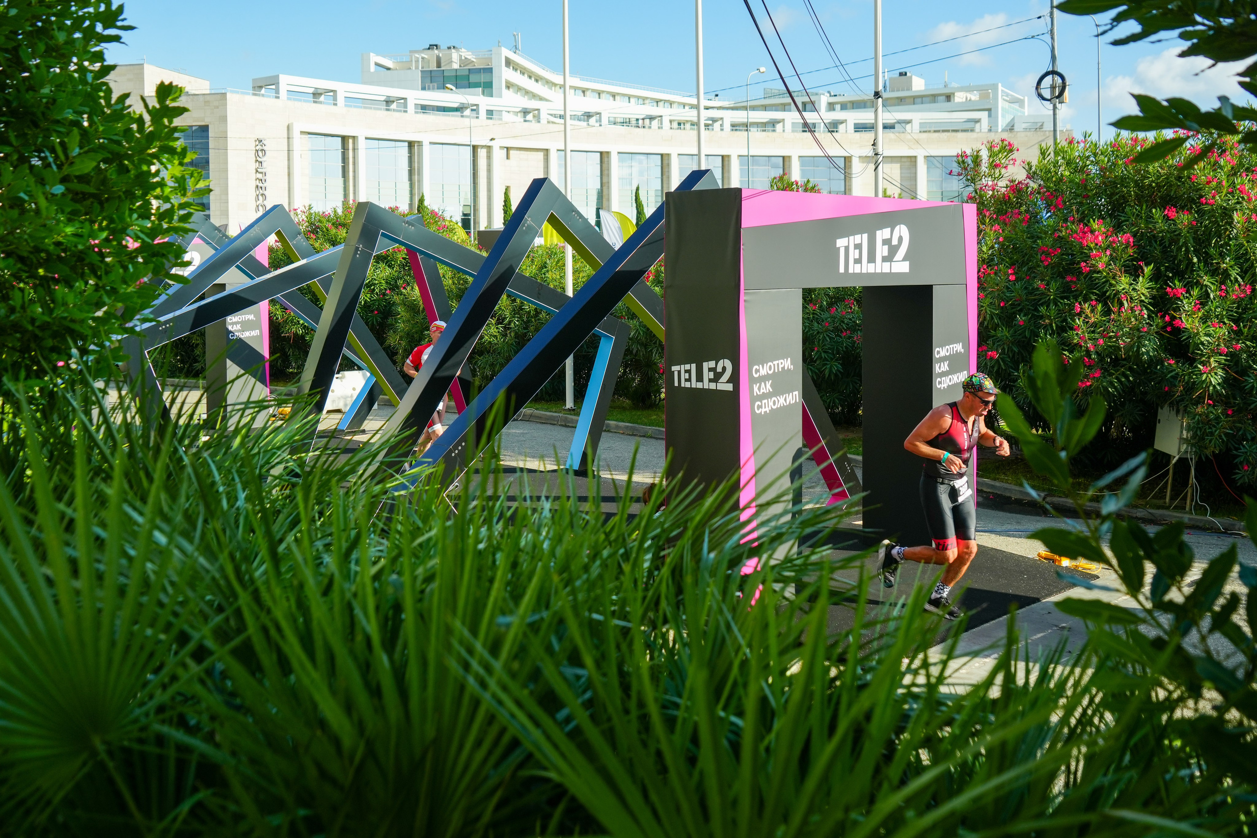 Фотоотчет партнерской интеграции для компании TELE2 на фестивале Ironstar. Репортажный фотограф в Красной Поляне и Сочи Павлюченко Екатерина