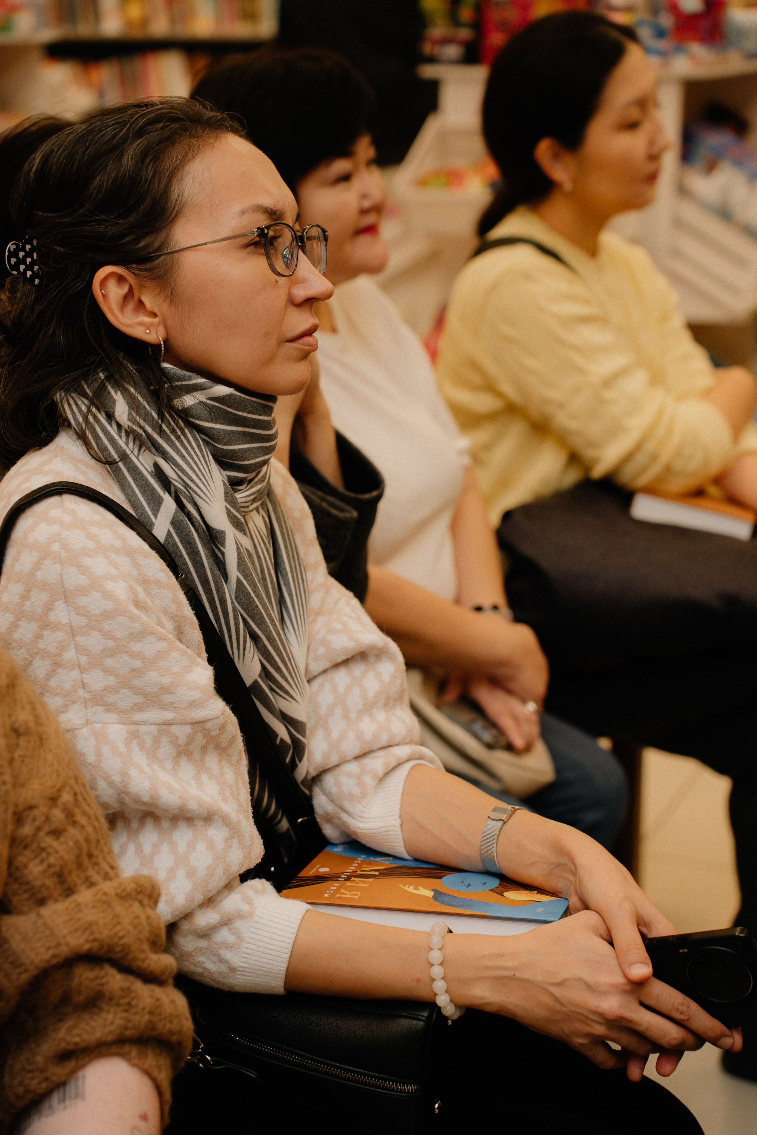 Мария Омар презентация книги. Крис Богомазова