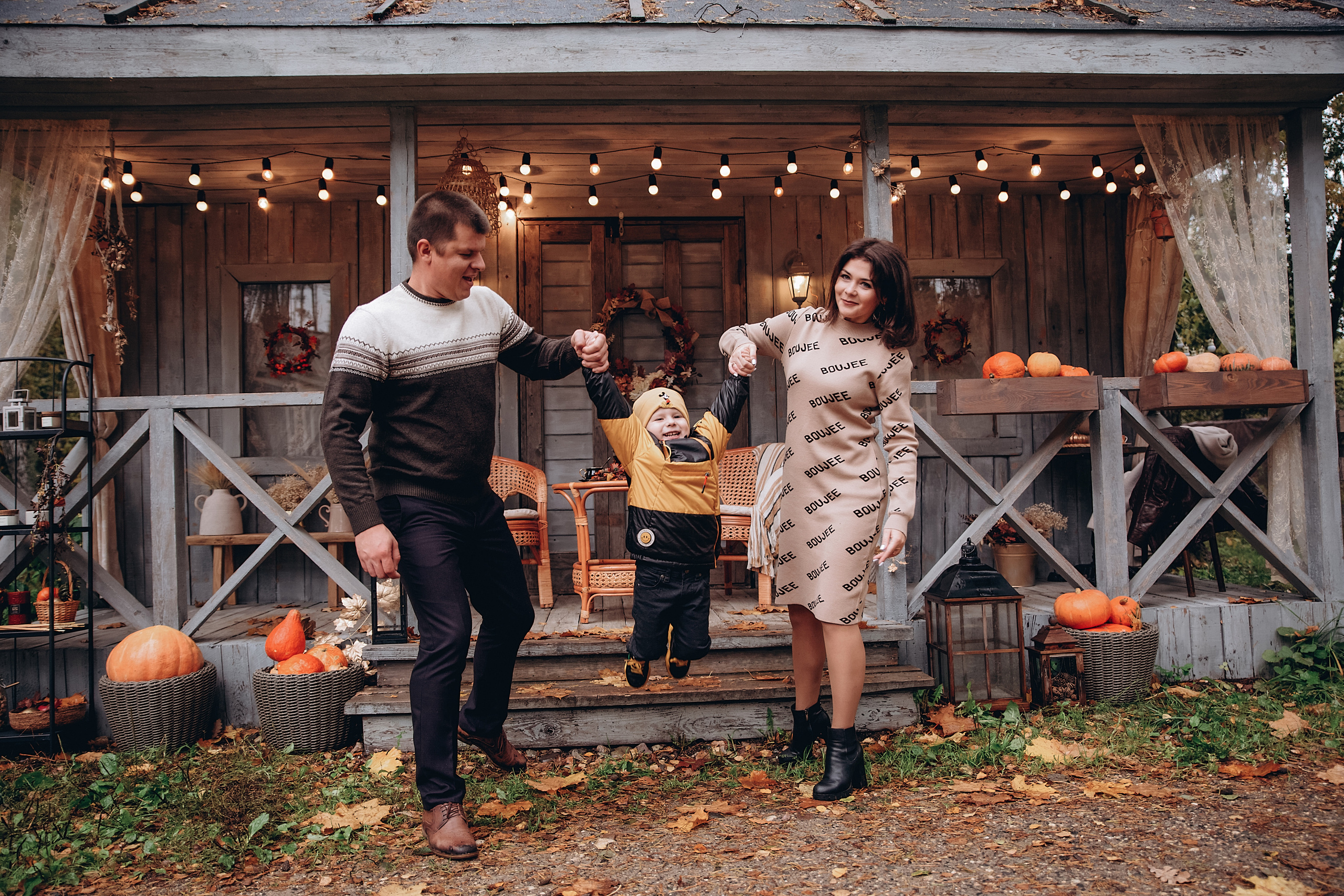 Осенняя фотосессия Виктории, Максима и Макара. Семейный фотограф Ярославль Екатерина Охлопкова