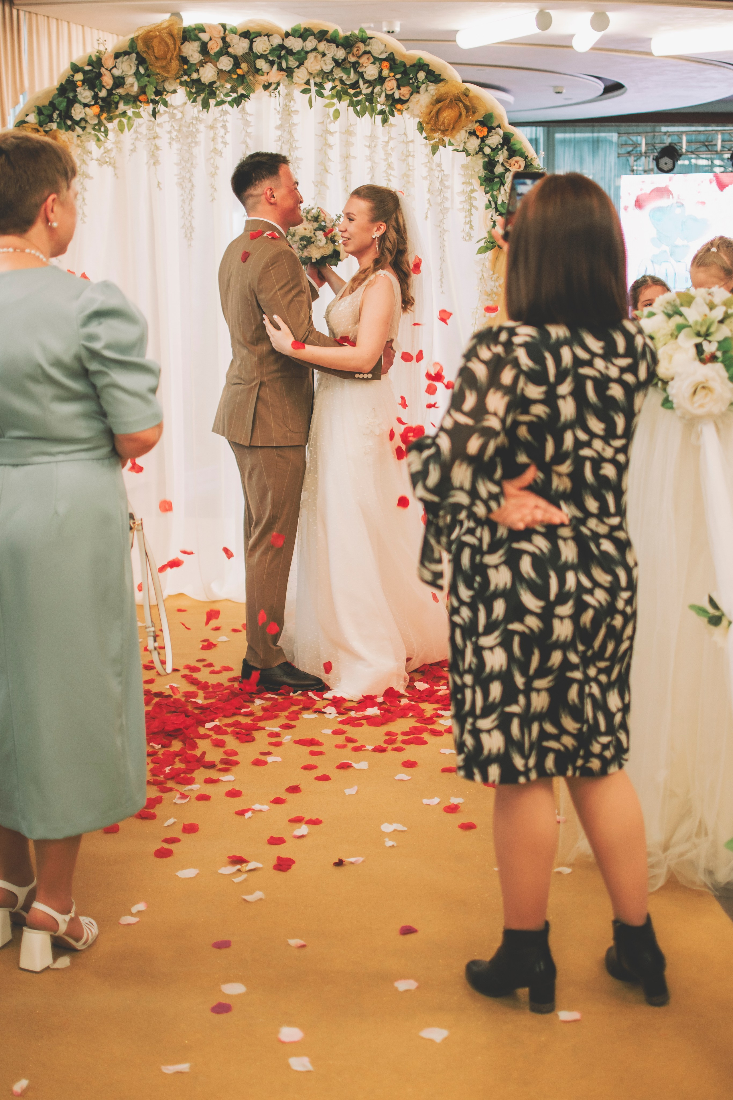 Альберт и Анастасия (Студийная фотосессия, роспись в ДК Нефтяник + фотосессия с гостями). Семейный и свадебный фотограф Губкинский и Ставрополь