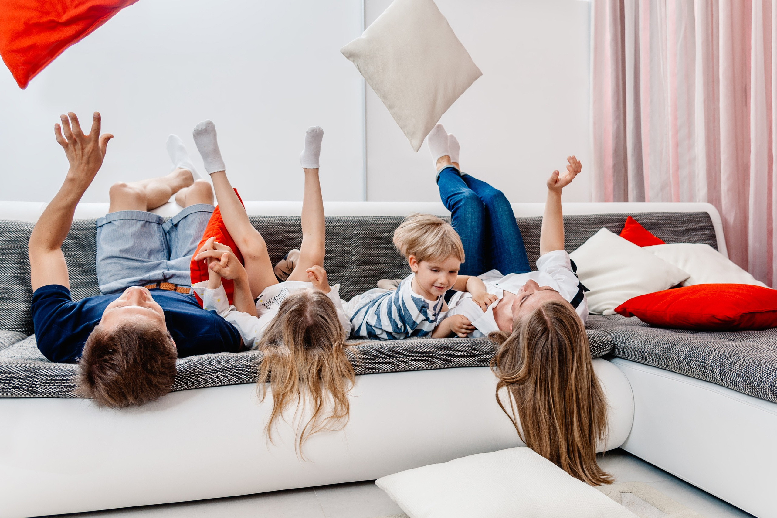 Лето располагает ко всяким резвостям и дерзостям на свежем воздухе. Зовите нас в на съемки в свои загородные резиденции!. Семейный фотограф в Москве Елена Снегирева