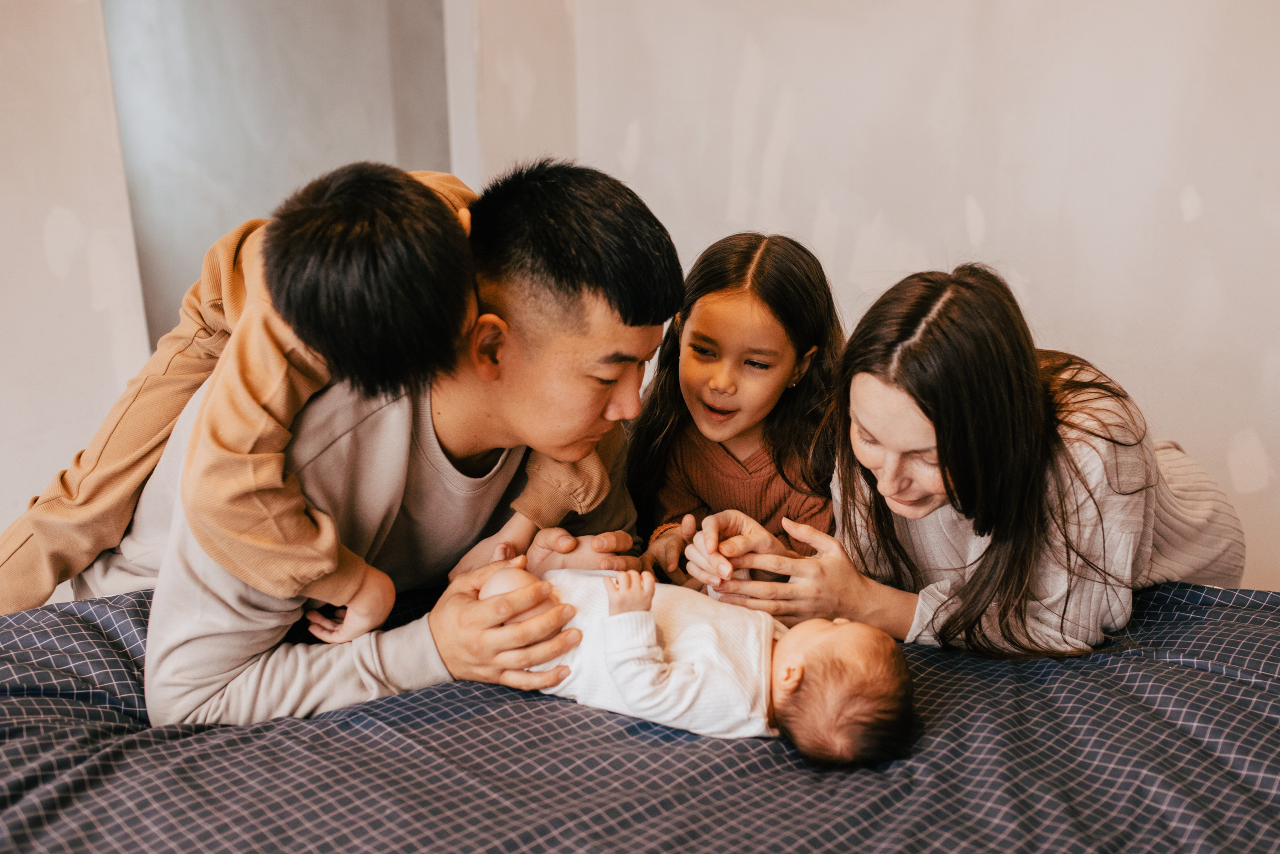 Домашняя съемка большой семьи. Фотограф новорожденных, детей и беременности г. Волгодонск Дарья Илькова