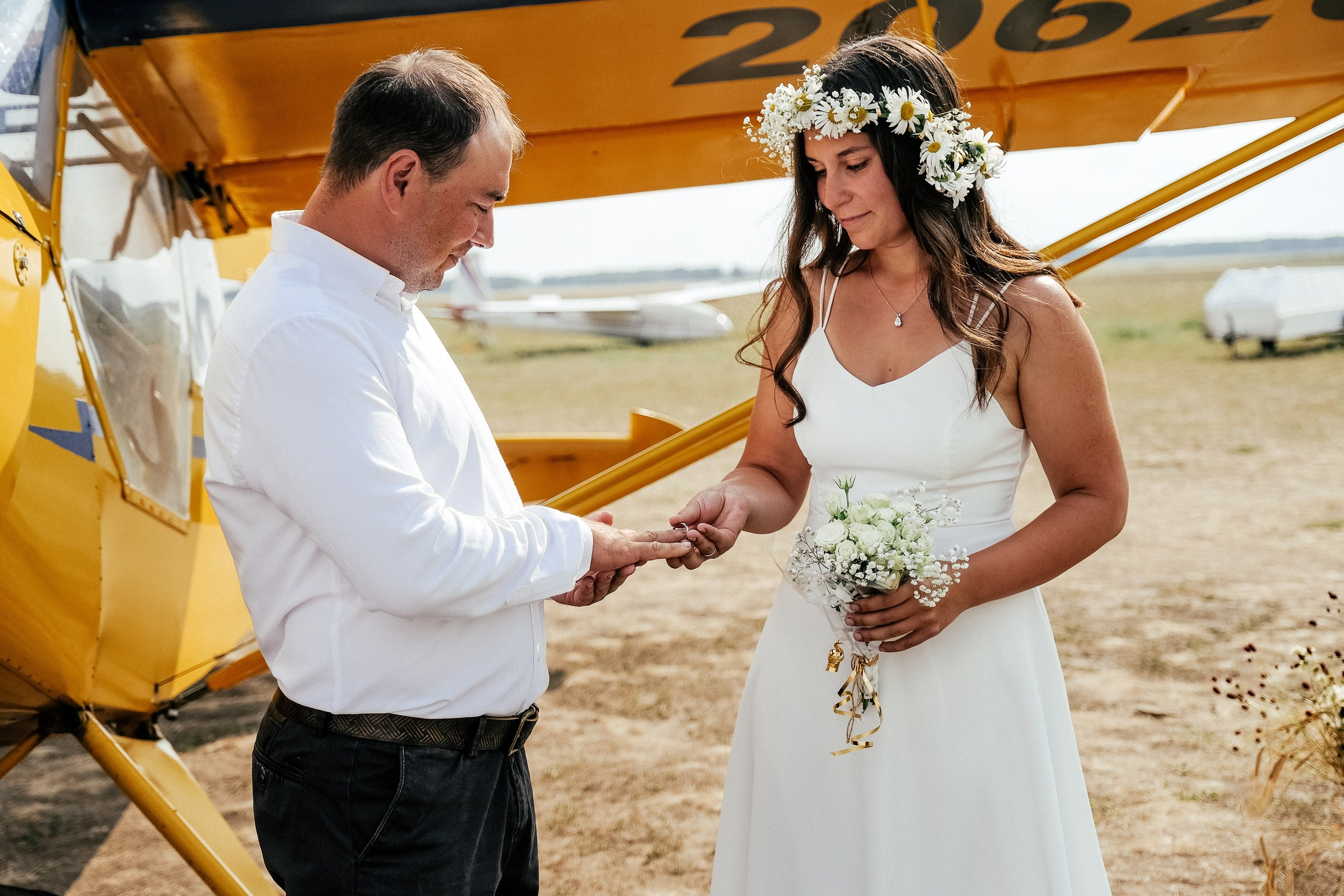 Свадьба на аэродроме
