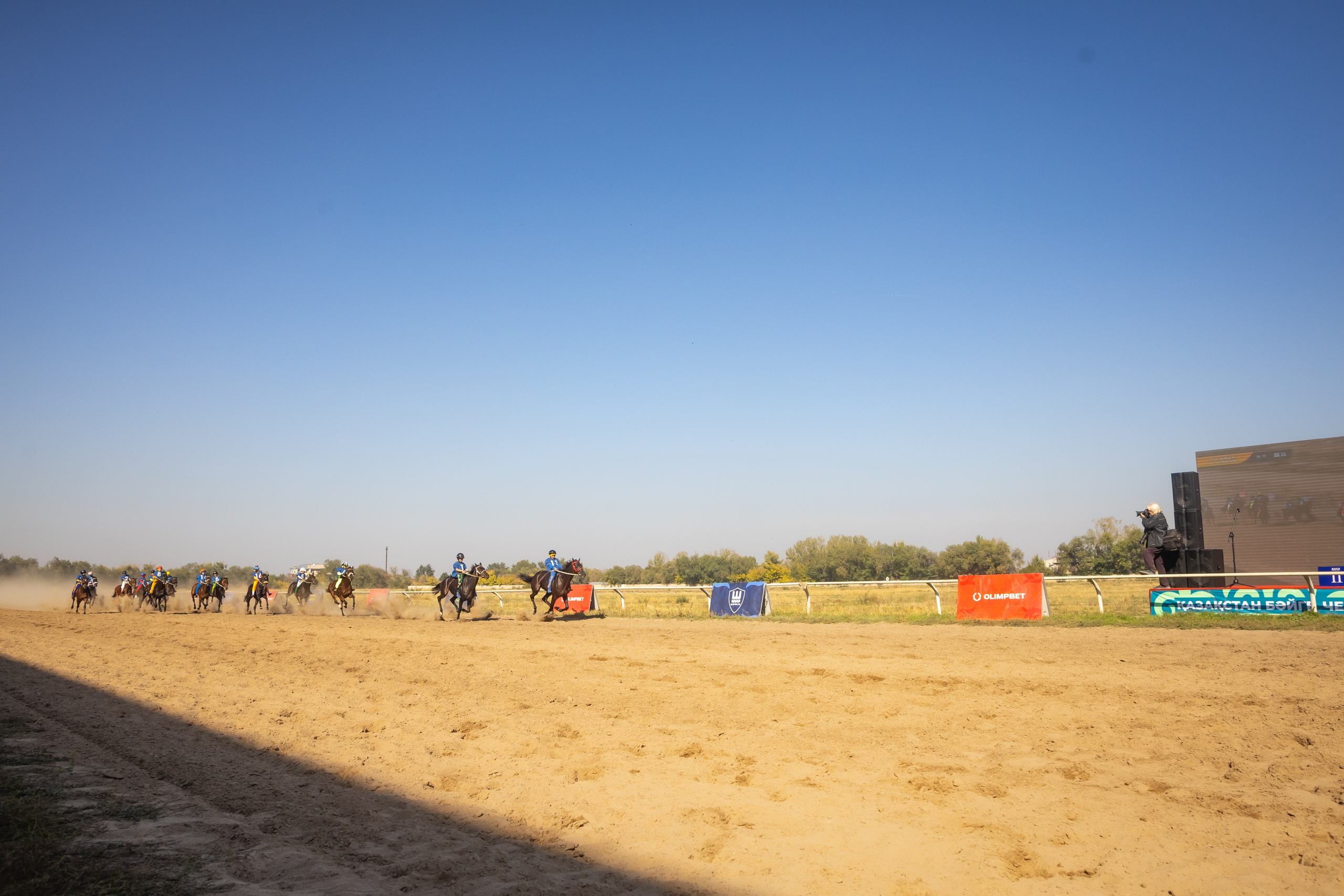 Фоторепортаж финал Казахстана по байге 2025 — конные забеги. Коммерческий и репортажный фотограф в Алматы — Jora Abramov