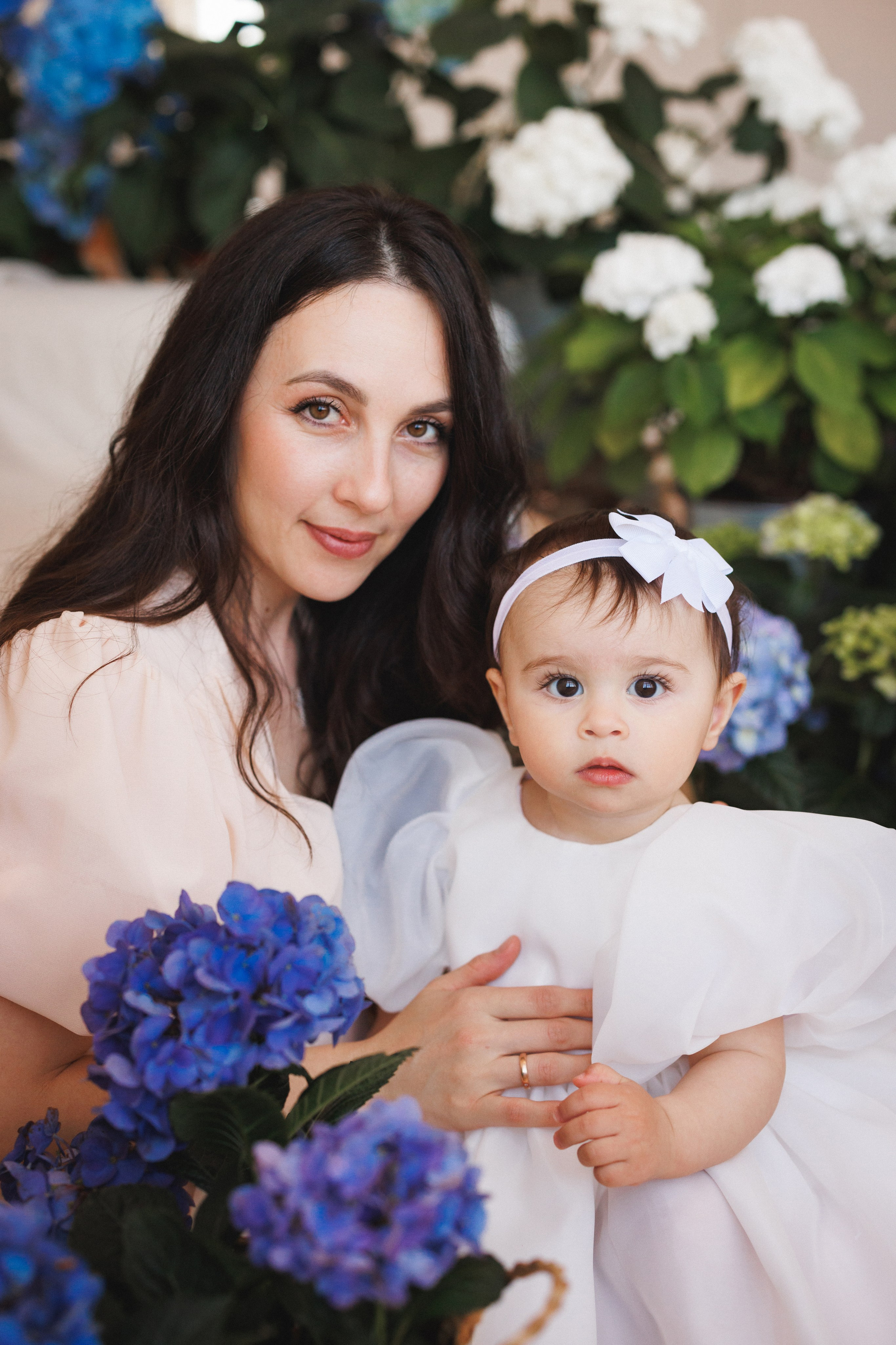 Фотосессия с живыми цветами Гортензии в фотостудии Space JOBS, город Краснодар. Семейный и детский фотограф в Краснодаре Анна Трашкова