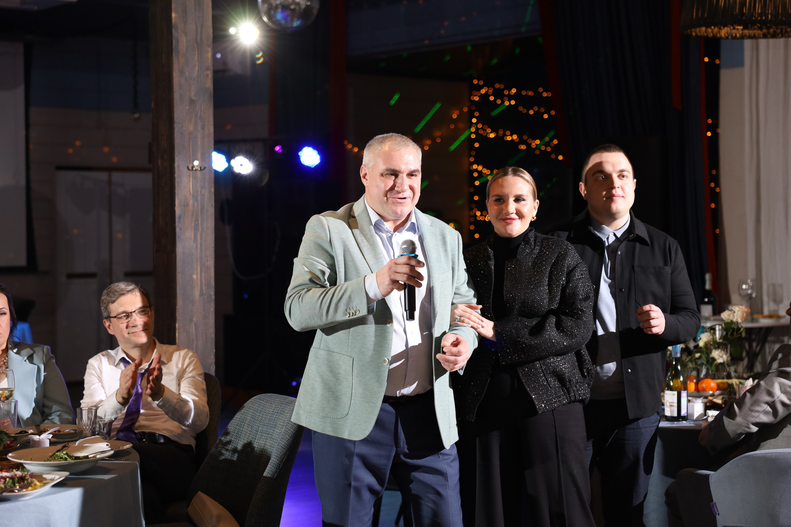 𝒜𝓇𝓉𝑒𝓂 & 𝐿𝓎𝓊𝓈𝓎𝒶 (𝓇𝑒𝓈𝓉𝒶𝓊𝓇𝒶𝓃𝓉). 𝑀𝑜𝓈𝒸𝑜𝓌. Свадебный фотограф в Санкт-Петербурге