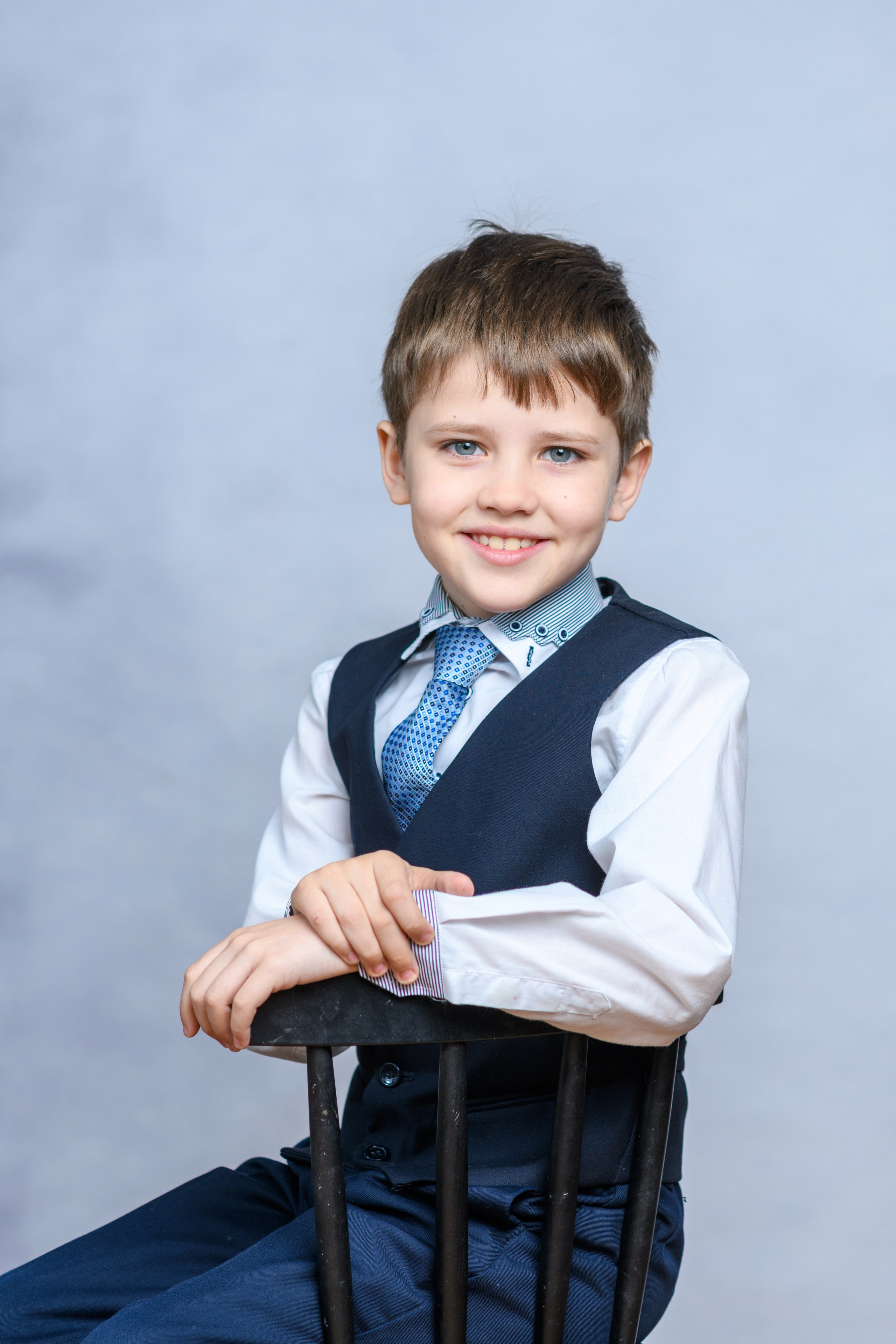 Начальная школа. Портреты на фоне. Первенцева Елена. Школьный фотограф в Москве и МО