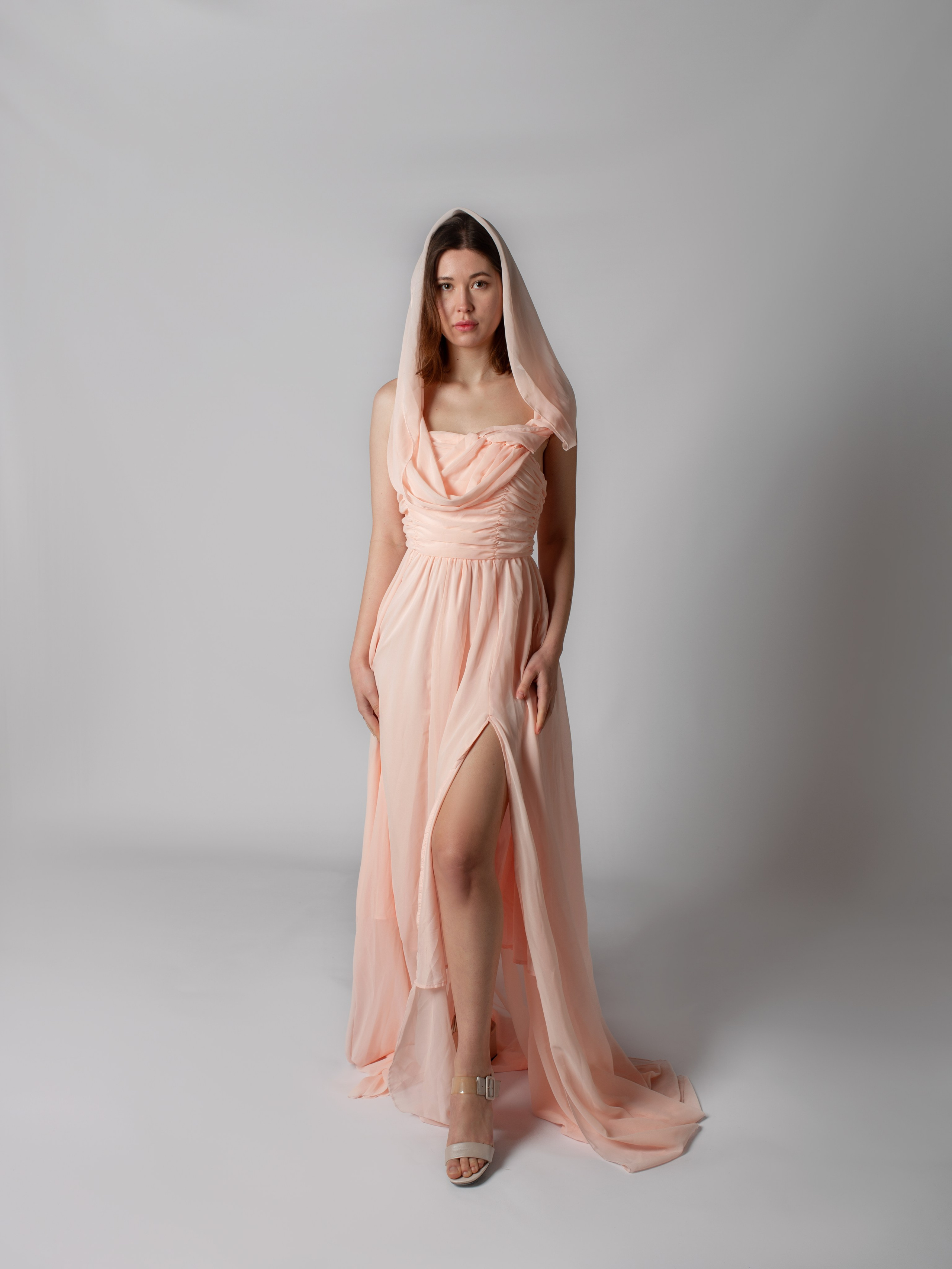 Прокат платьев в Севастополе для фотосессий на розовом озере