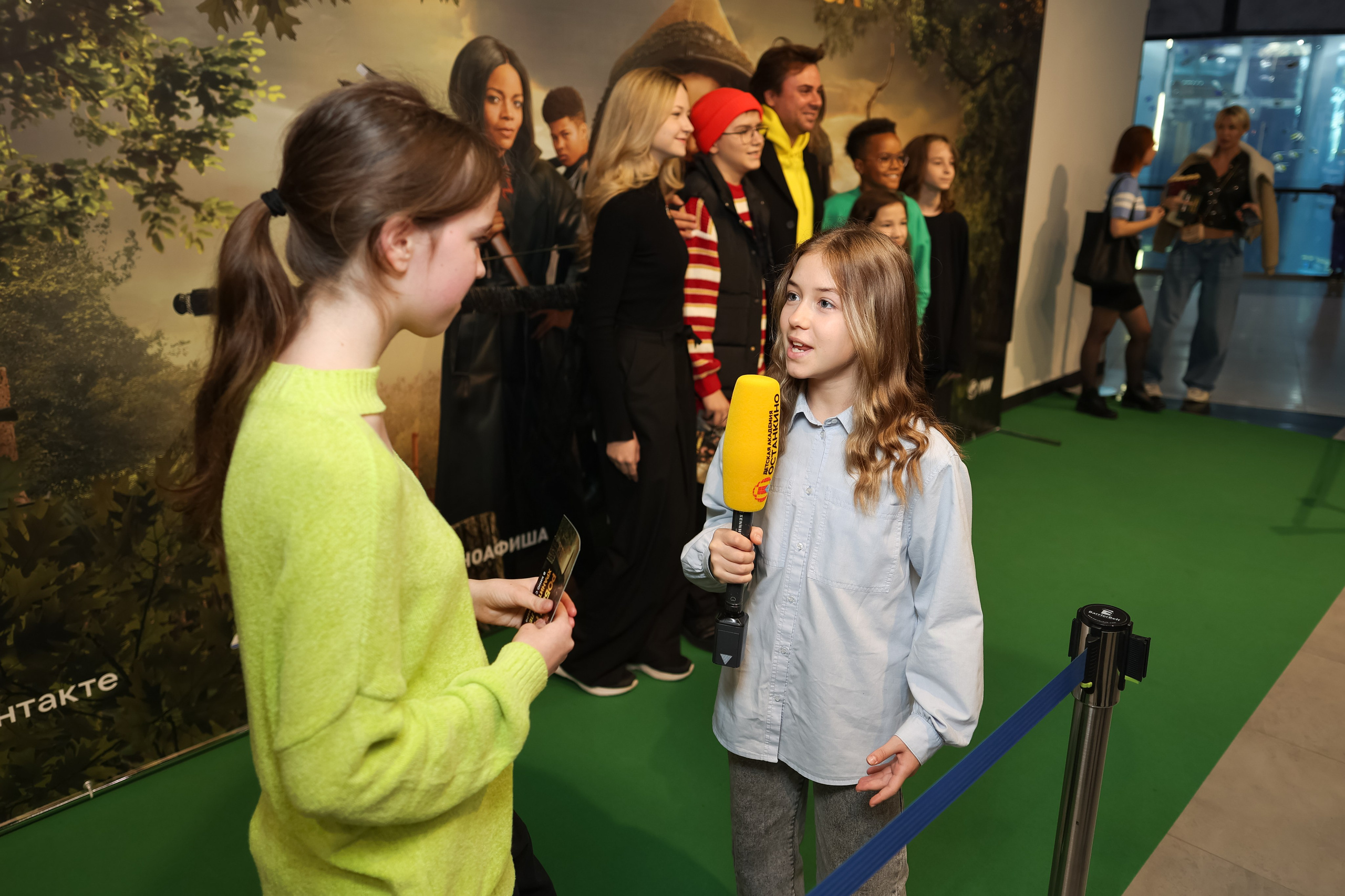 Школа «Останкино» на премьере Робин Гуд. Репортажный фотограф видеограф в Москве Ольга Плаксина