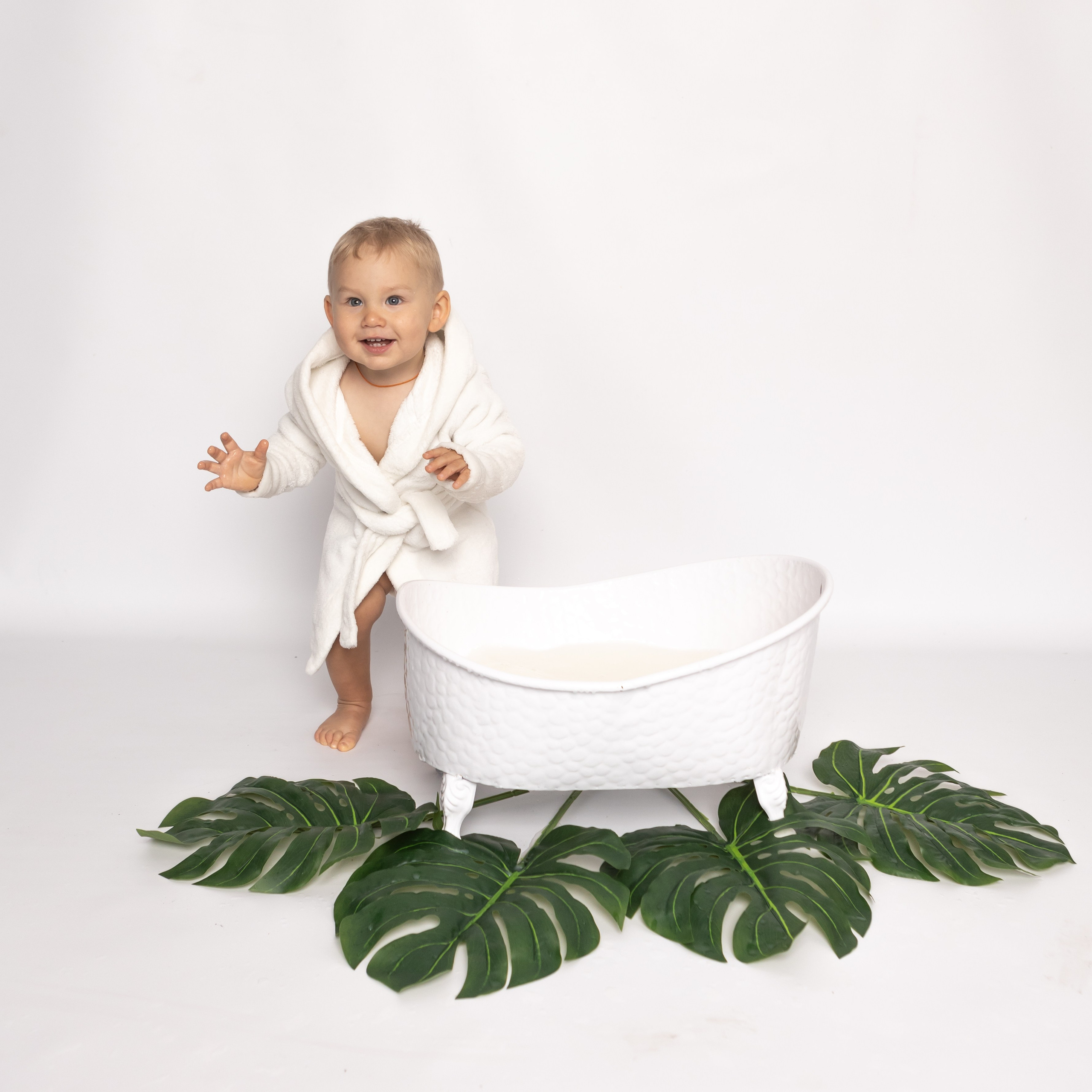 Молочные ванночки. Фотограф новорожденных. Детский и семейный фотограф Марьяна Юдина