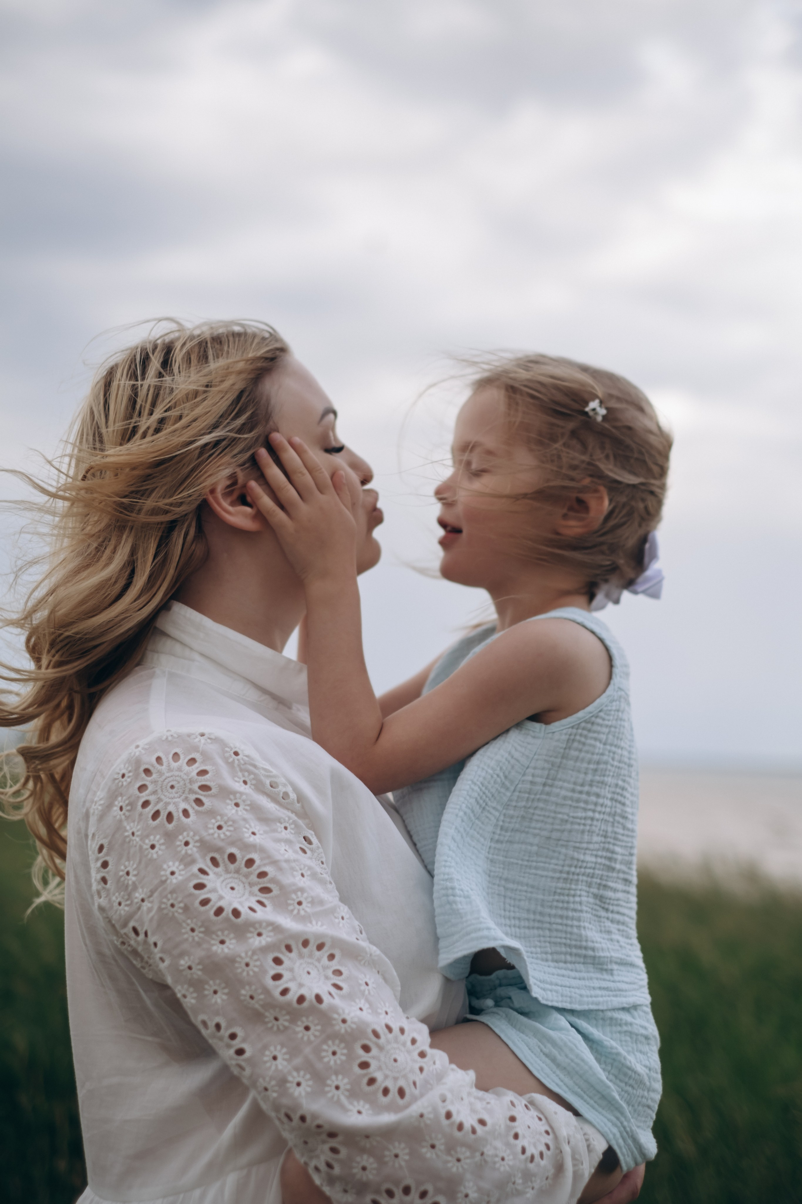 Прогулочная у моря. Мама и дочь. Фотограф Новосибирск Анна Рождественская