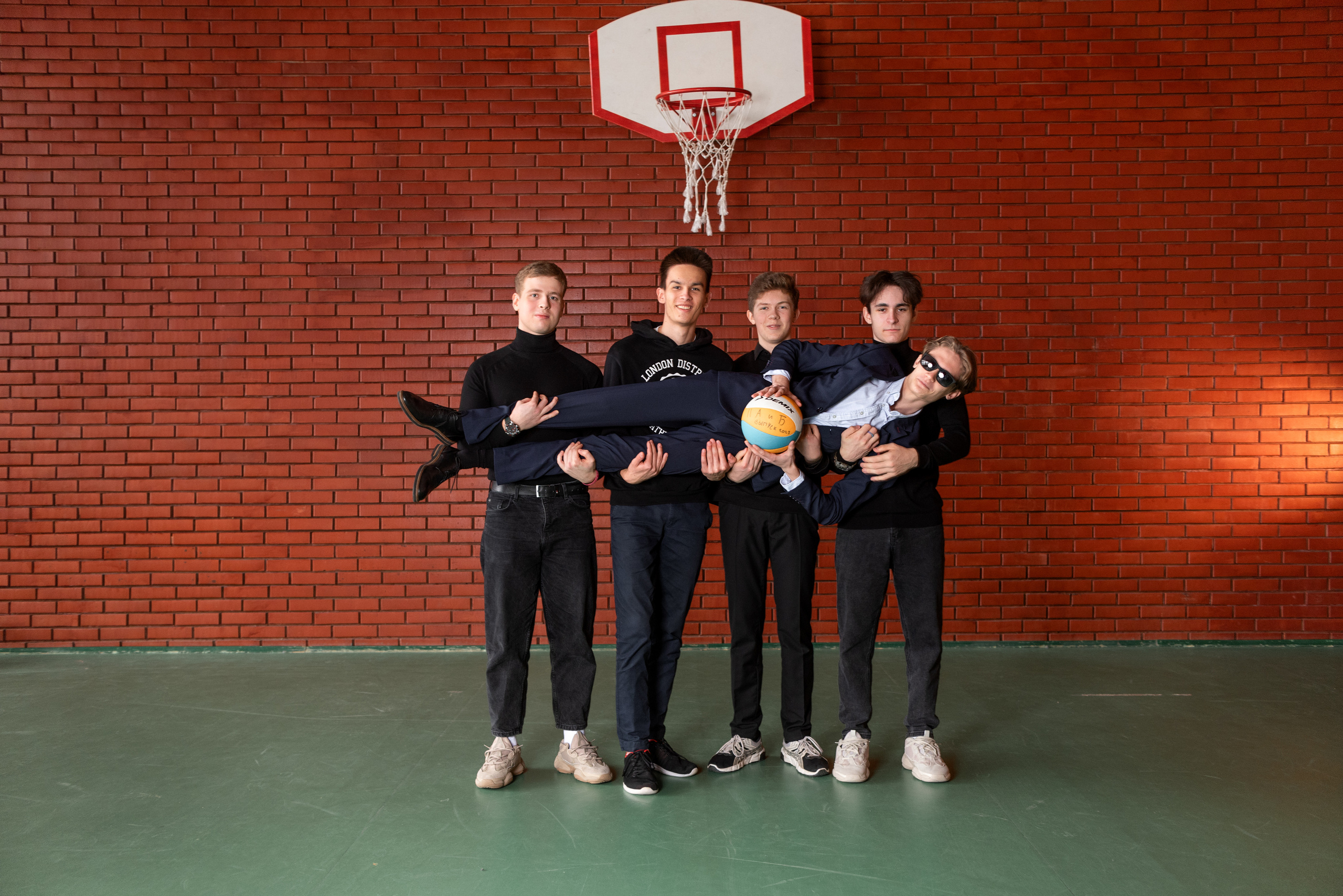 Старшие классы. Выпускные альбома Москва и Московская область