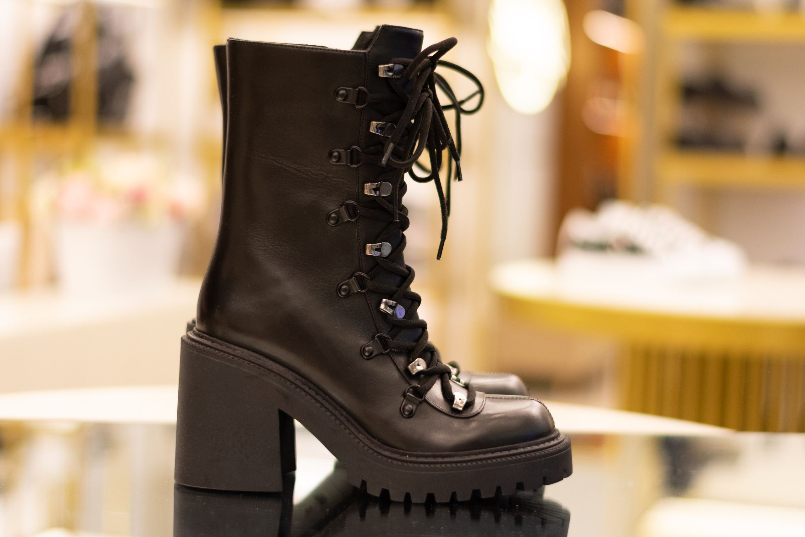 Для организаций. Предметная фотосессия для обувного магазина Capsula. Фотограф/видеограф Богдан Голованов