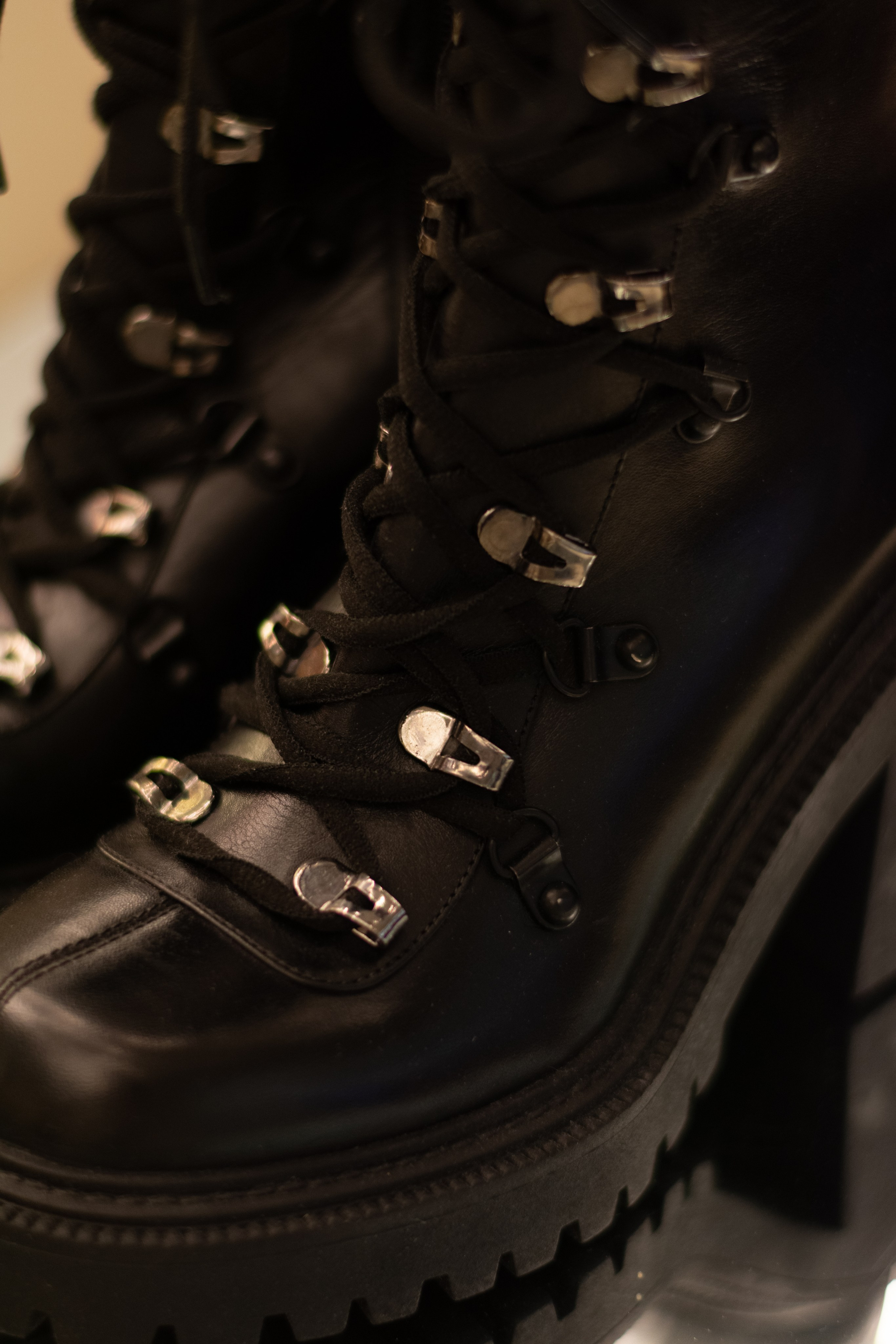 Для организаций. Предметная фотосессия для обувного магазина Capsula. Фотограф/видеограф Богдан Голованов