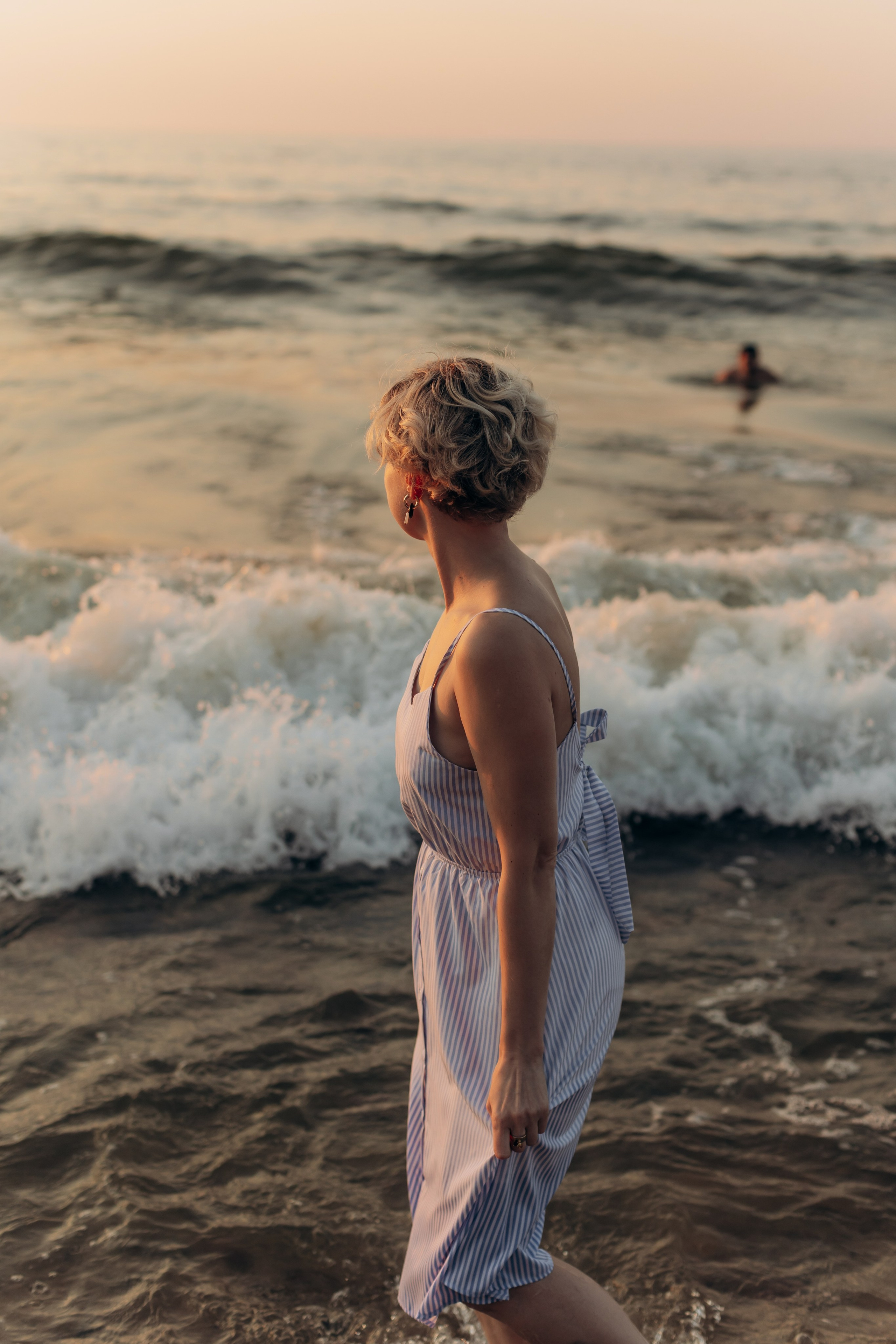 Подруги Пионеский Сосновый бор закат. Фотограф в Калининграде свадебная фотография, репортажная, фотосессии
