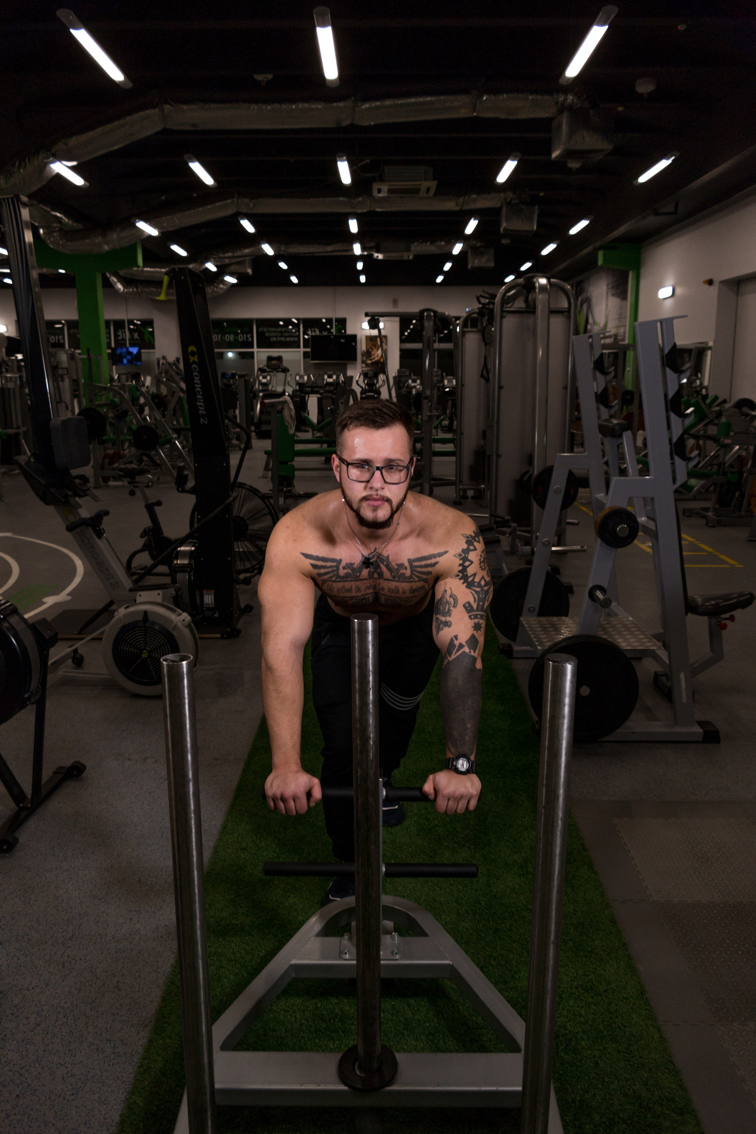 Контент-фотосъемки для экспертов и фитнес тренеров. AI Фотограф Краснодар: мужские и женские фотосессии, стилизация съемки. Нейро-фотосессии онлайн