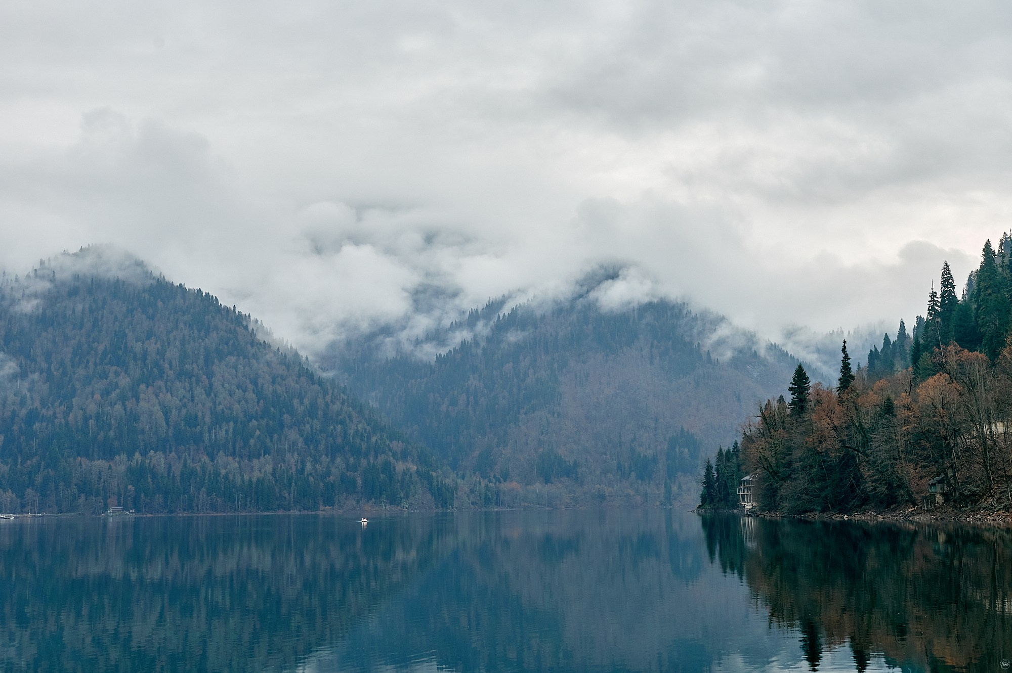 Озеро Рица, Абхазия. Декабрь 2024. Фотографии отовсюду и обо всем