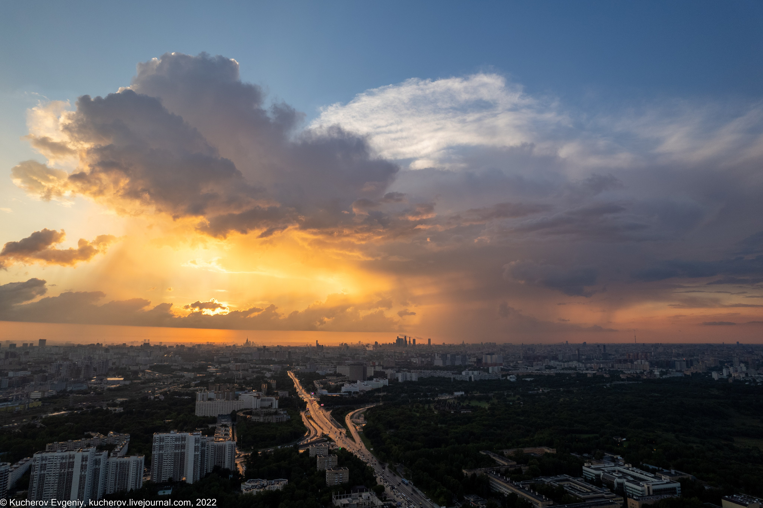 Москворечье. Закат и дождь. Кучеров Евгений. Фотограф