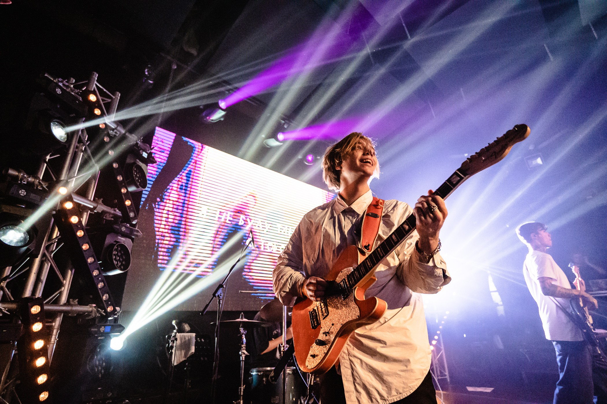 Ваня Дмитриенко Екатеринбург Концерт Фабрика. Репортажный и концертный фотограф Алексей Патентный в Екатеринбурге