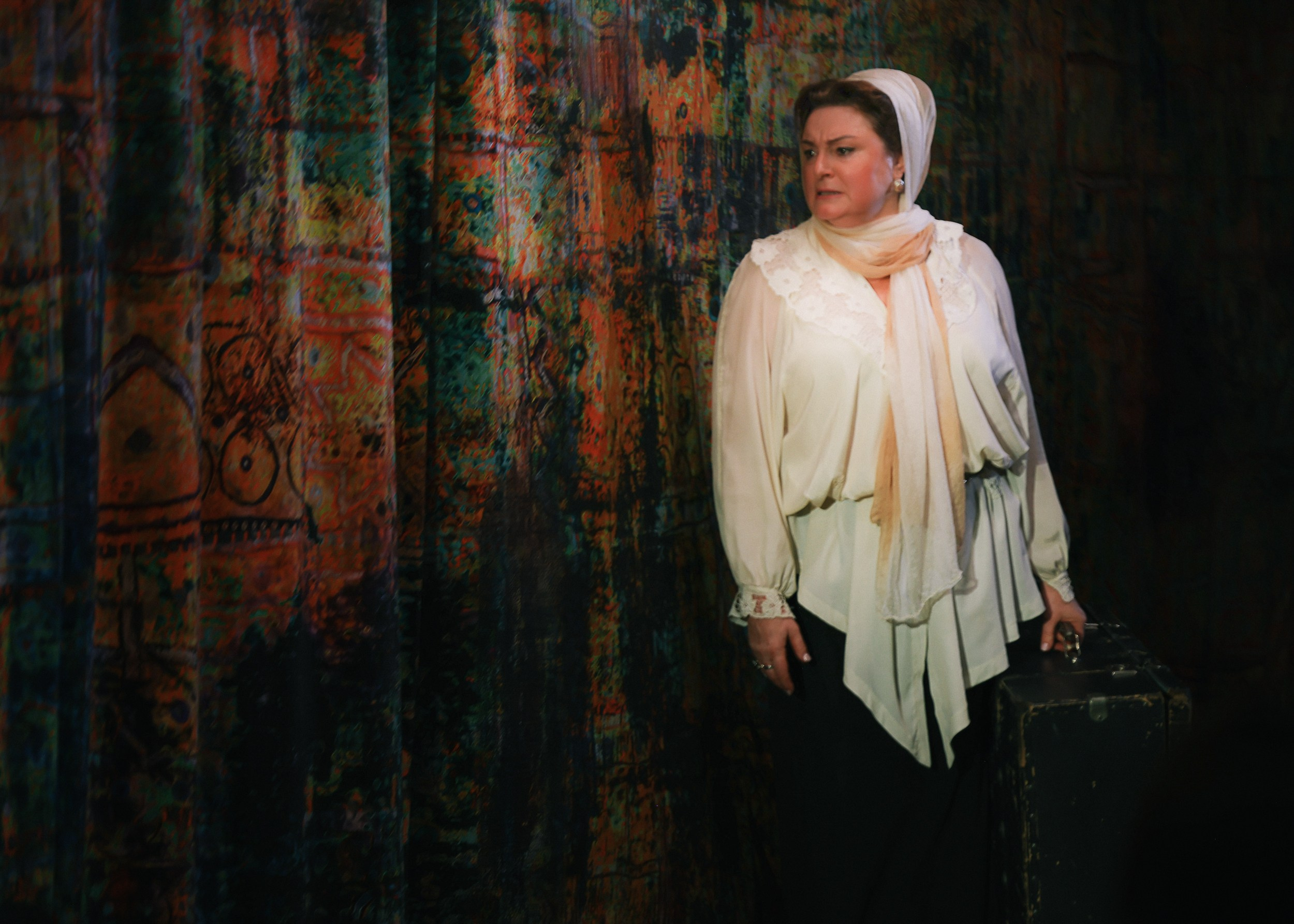 Весёлая женщина. Театр Эрмитаж. Репортажный, архитектурный, театральный и файн-арт фотограф Лена Мельникова в Москве