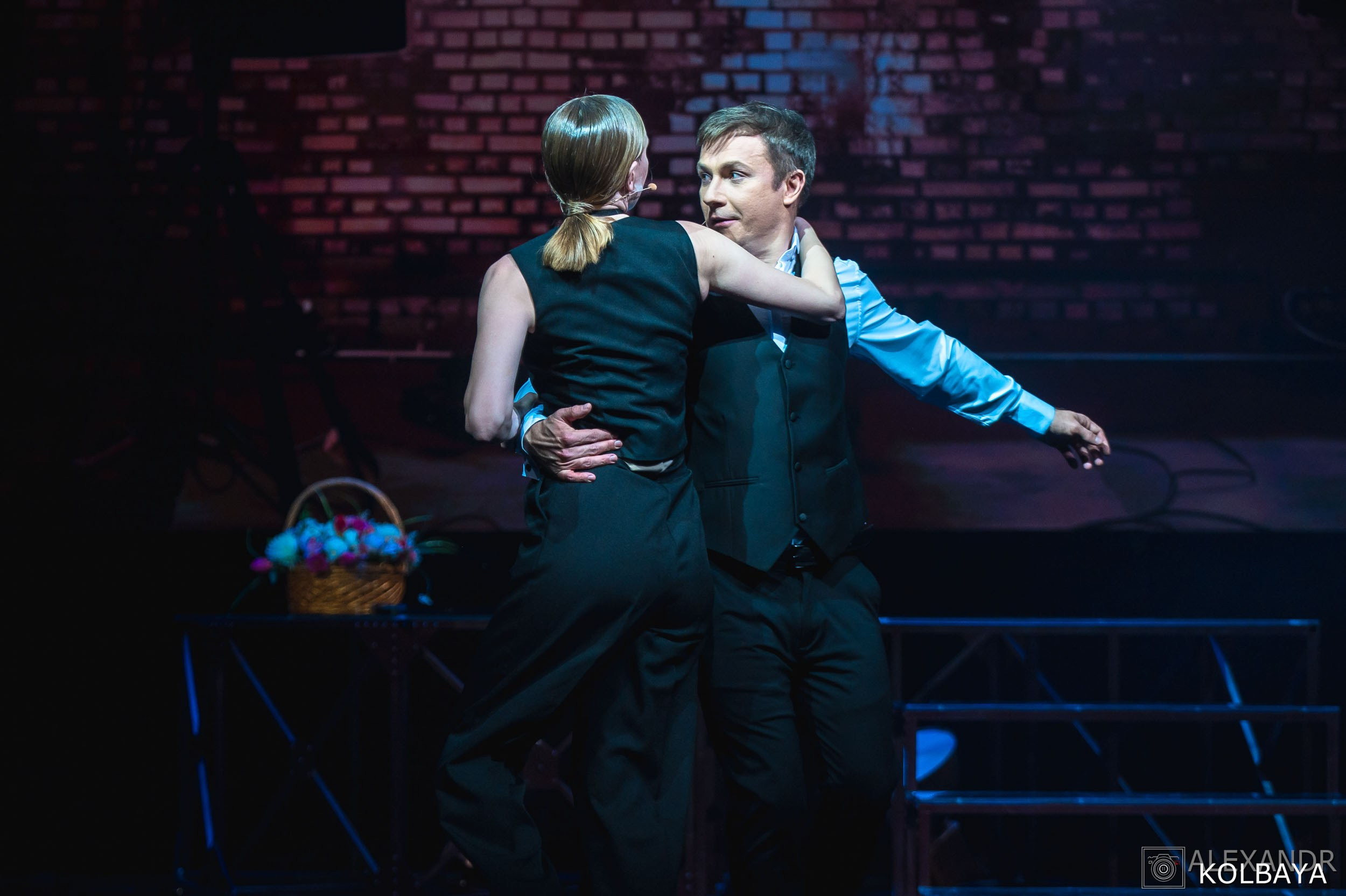 Фотографии со спектакля «Привет, я тетя Чарли». Концертный и театральный репортажный фотограф в Москве Александр Колбая