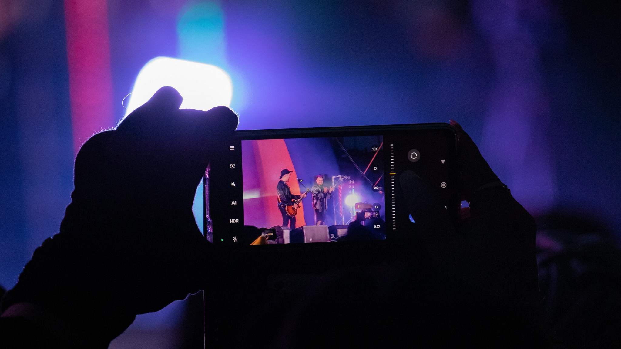 Фото с концерта. Фотограф Эдуард Алмадаков