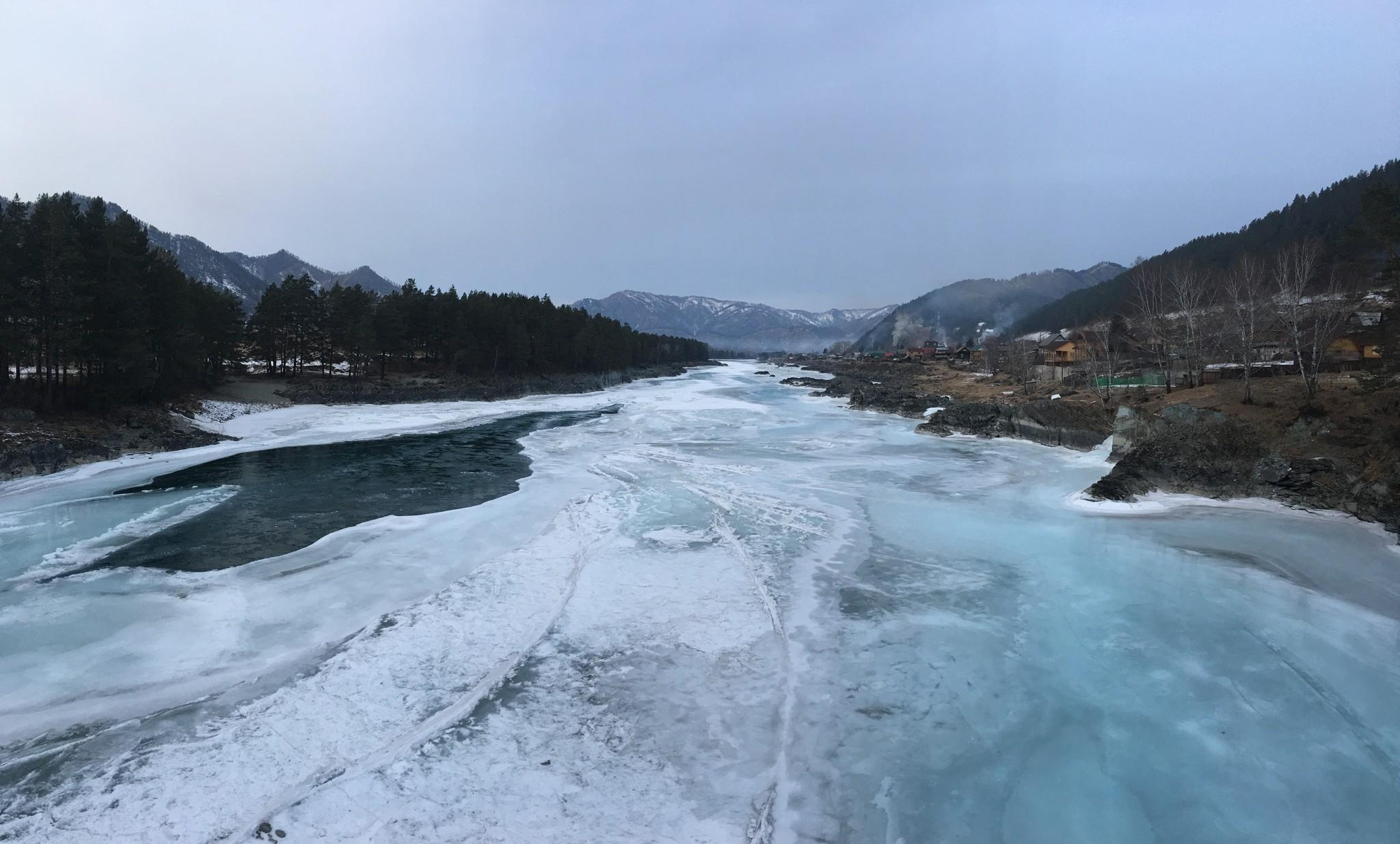 Катунь подо льдом у с. Эликманар