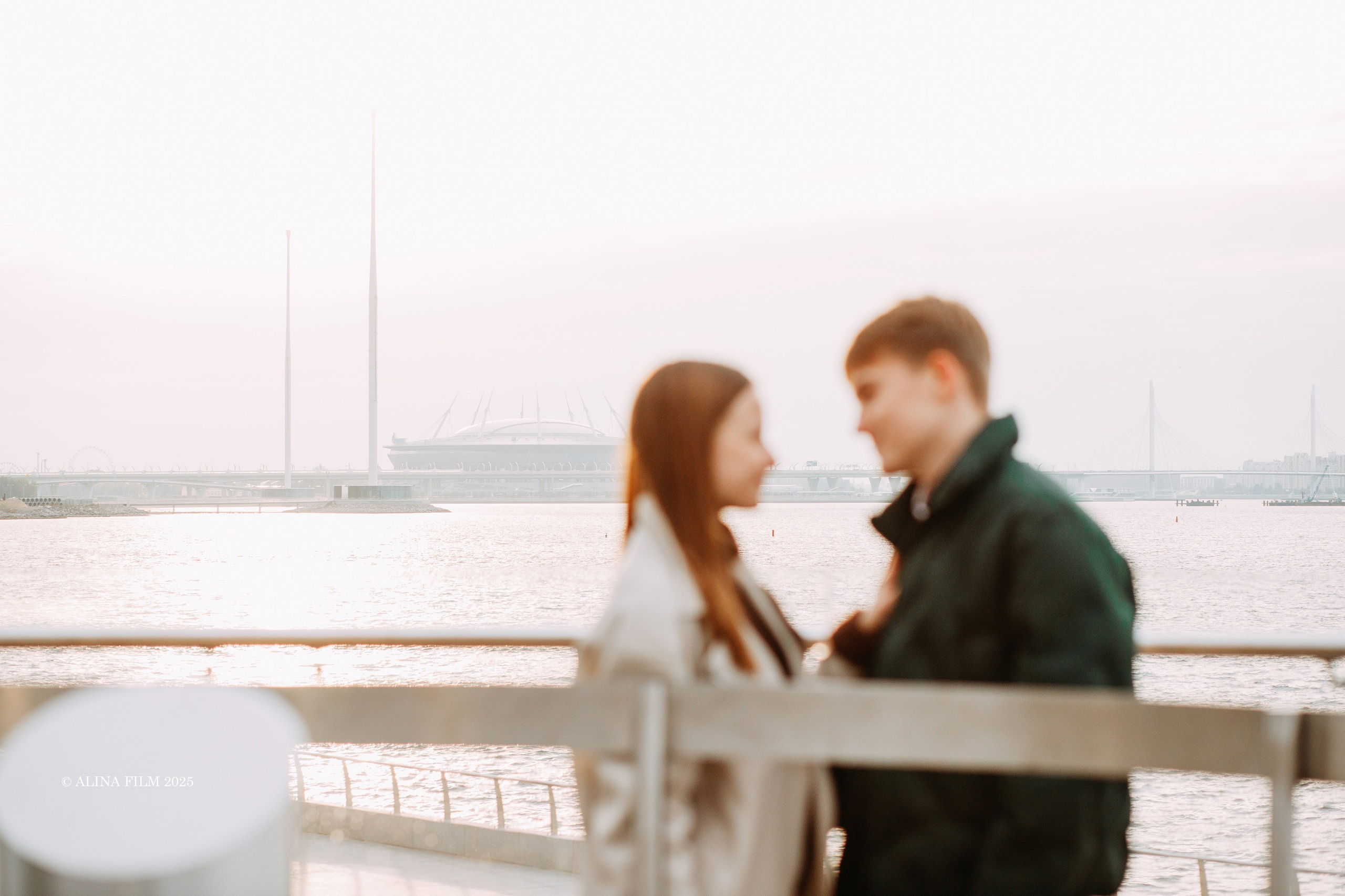 Фотосессия у Лахты (лавстори). Фотограф в Санкт-Петербурге Alina Film