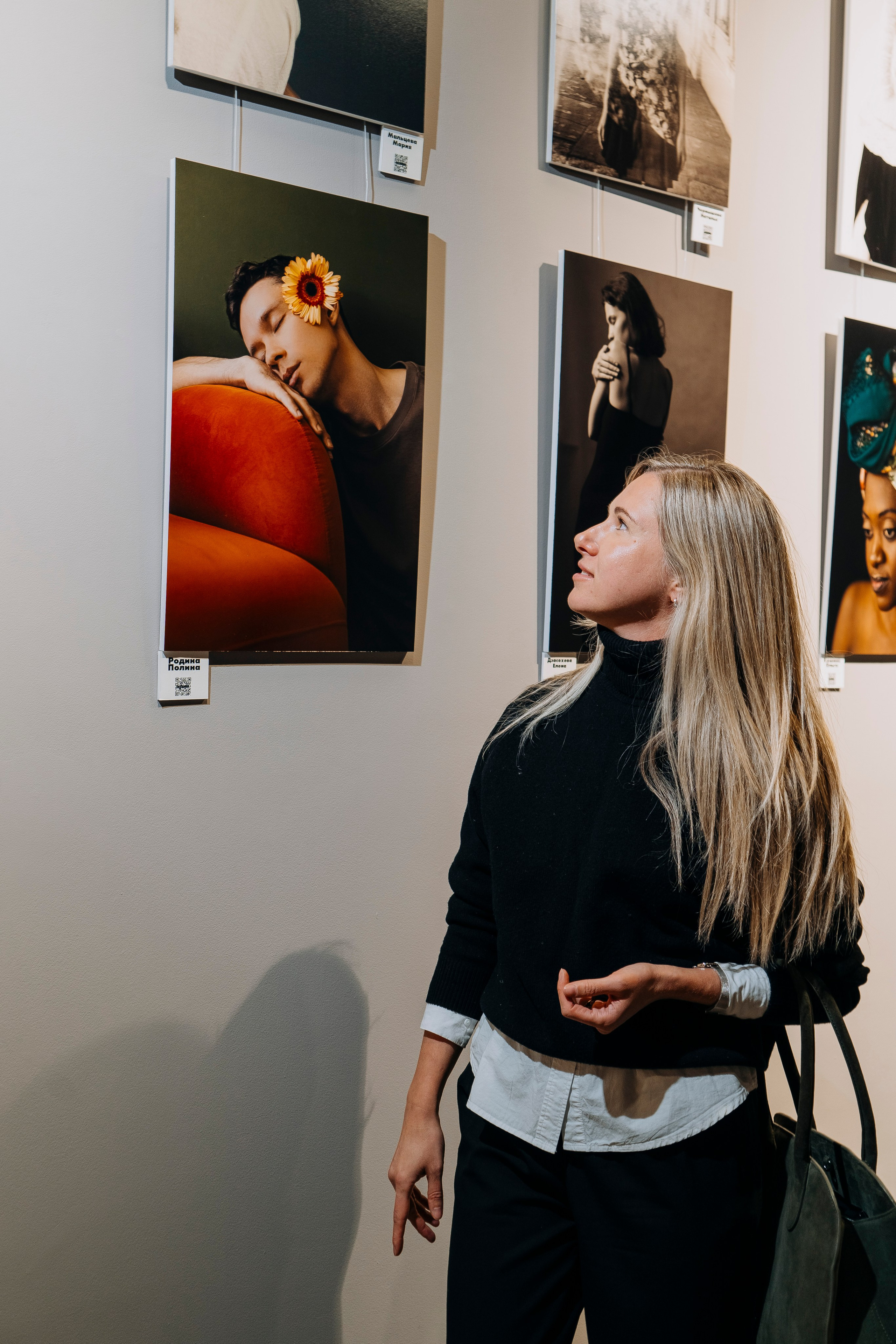 Вернисаж фотовыставки MFamilia «Гармония различий». Организация фотовыставок в Петербурге и Москве, MFamilia (МФамилия)