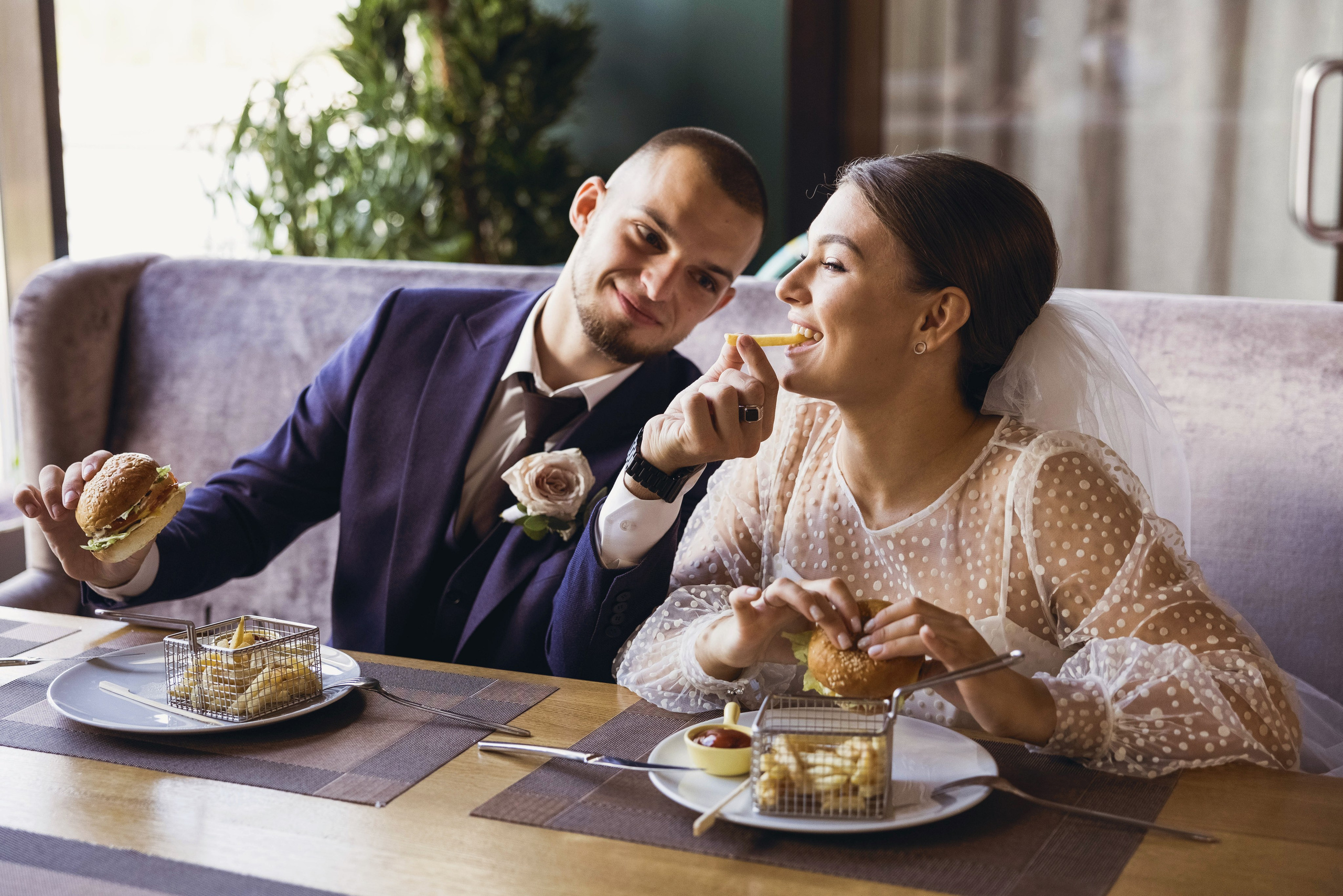 Никита и Ульяна (максимальный — Винотека). Свадебный и семейный фотограф в городе Сургуте Стерликова Светлана