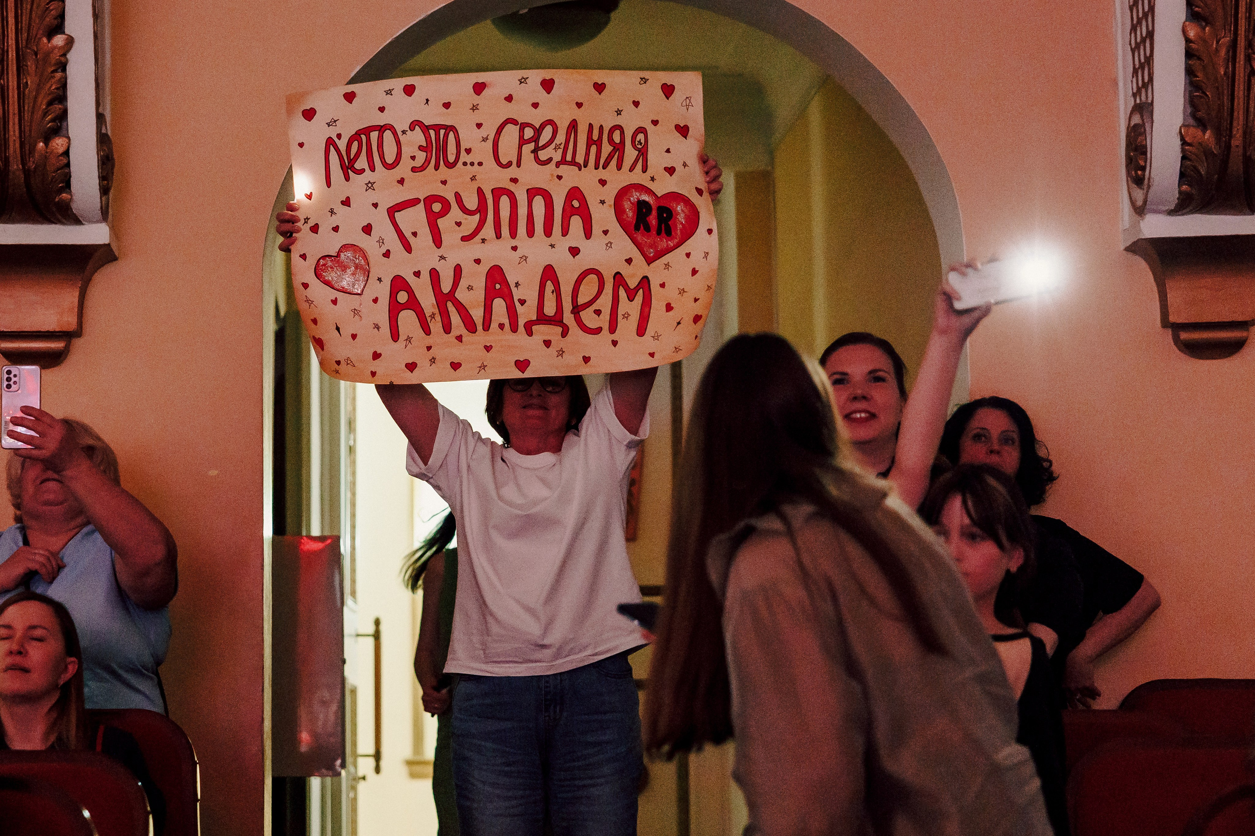 Отчётный концерт танцевальной школы «Red Rabbits» 2025. Лёшка Варзегов — фотограф