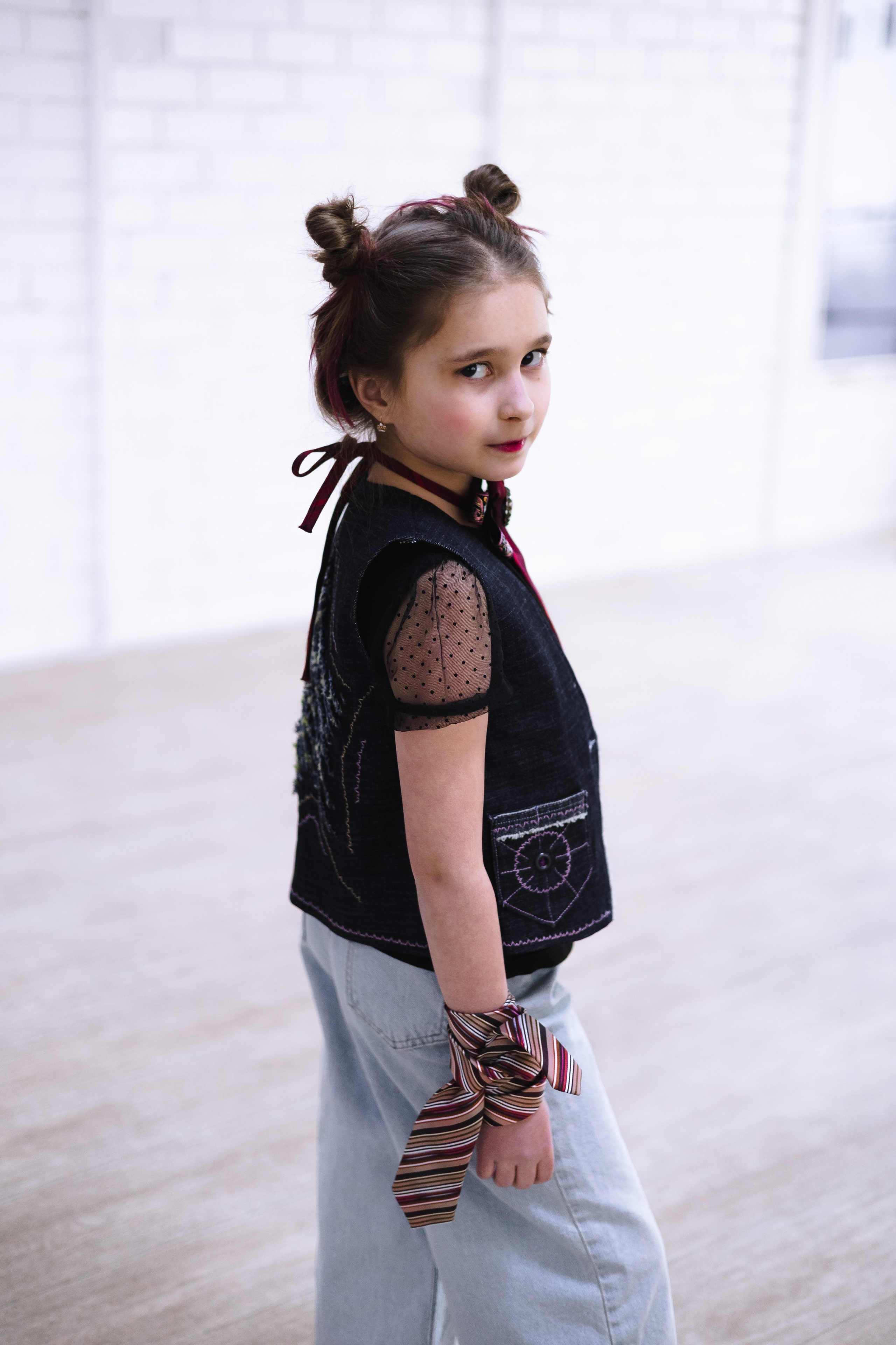 Галстук-переделка — стильное решение для оригинального образа девочки-подростка. Школа для девочек во Владивостоке — Само Совершенство