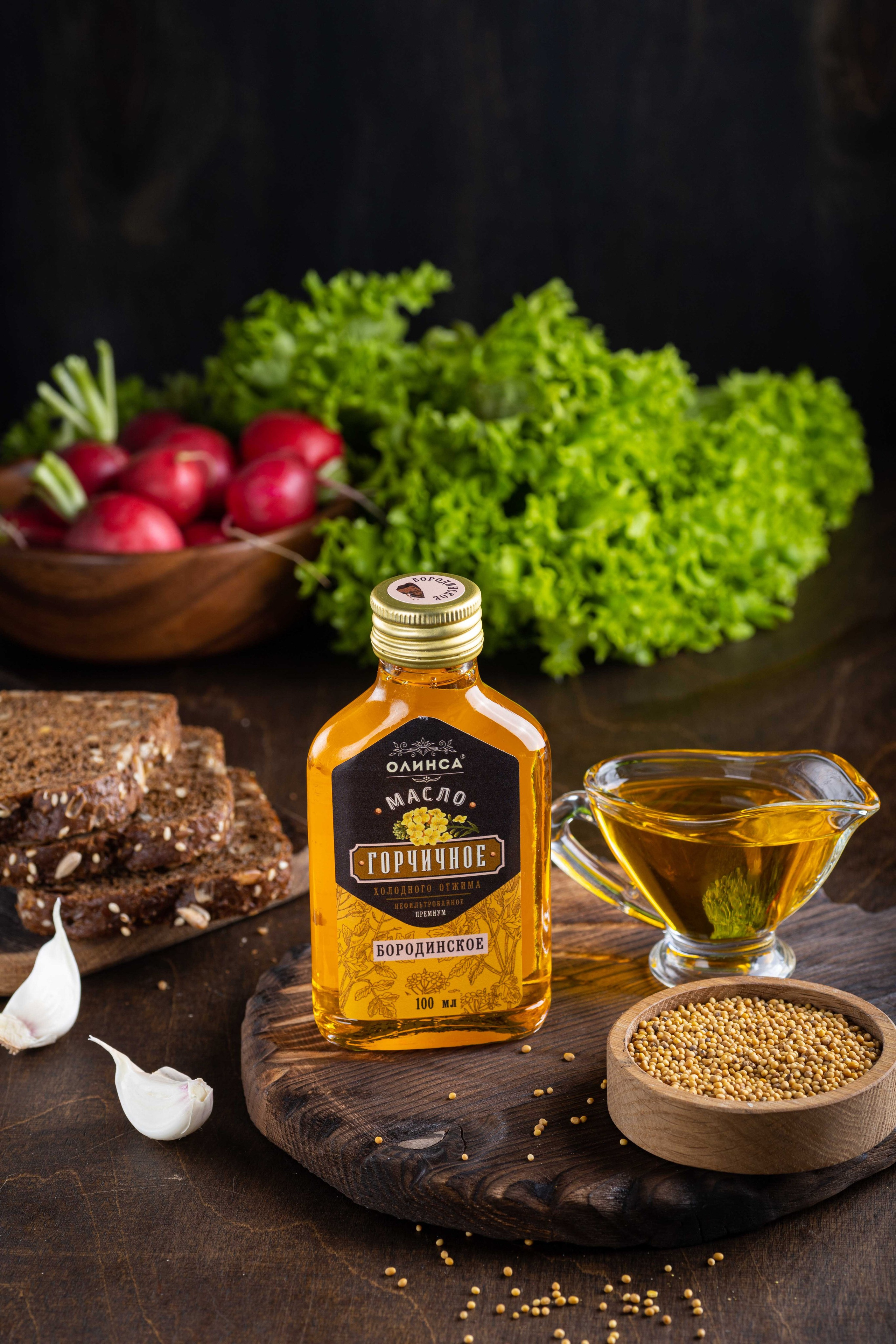 Фотография для Wildberries оливковое масло на темном деревянном фоне