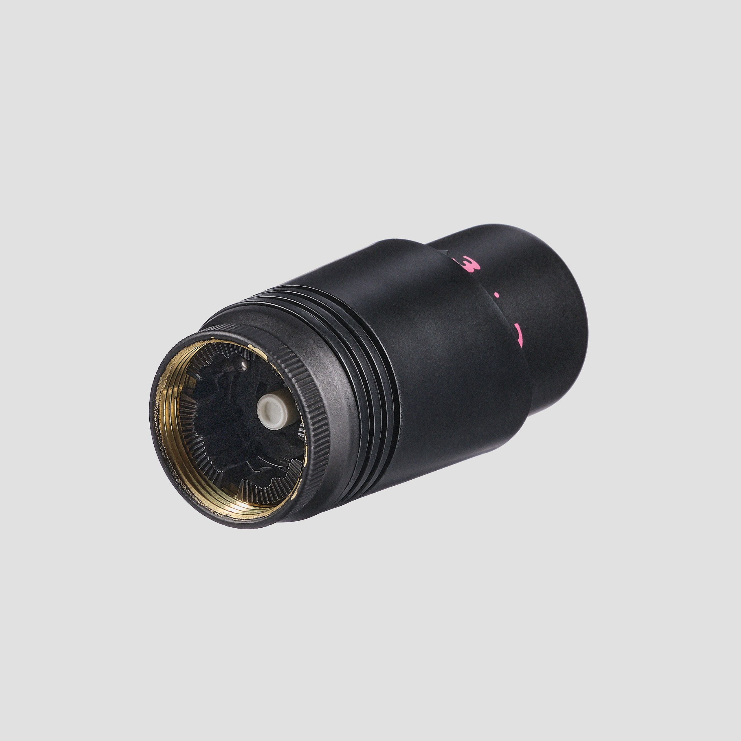 Предметные фотографии вентилей и запорной арматуры